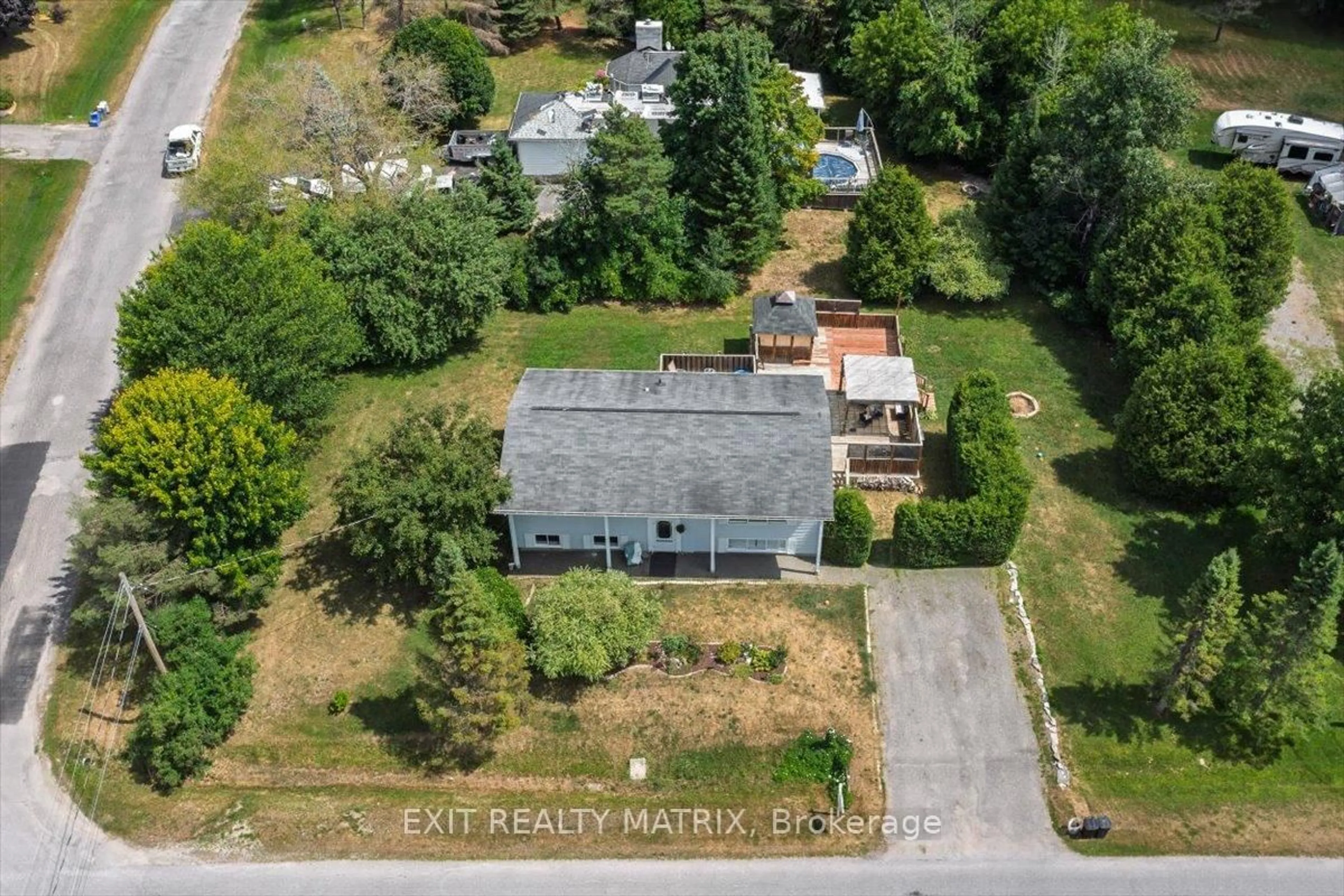 A pic from outside/outdoor area/front of a property/back of a property/a pic from drone, street for 3333 WHITE SPRUCE St, Osgoode Ontario K0A 2W0