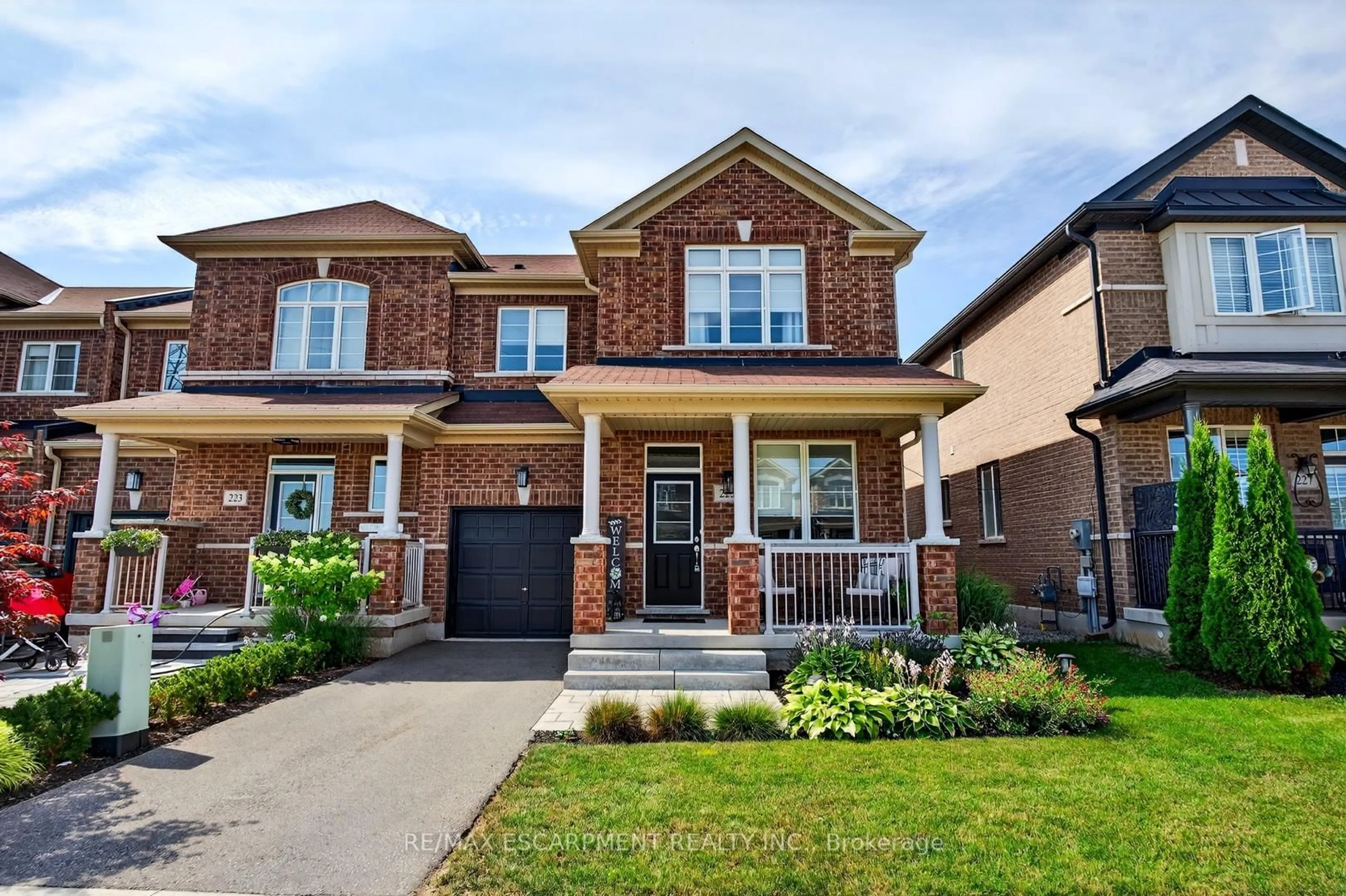 Home with brick exterior material, street for 225 Skinner Rd, Hamilton Ontario L8B 1X2