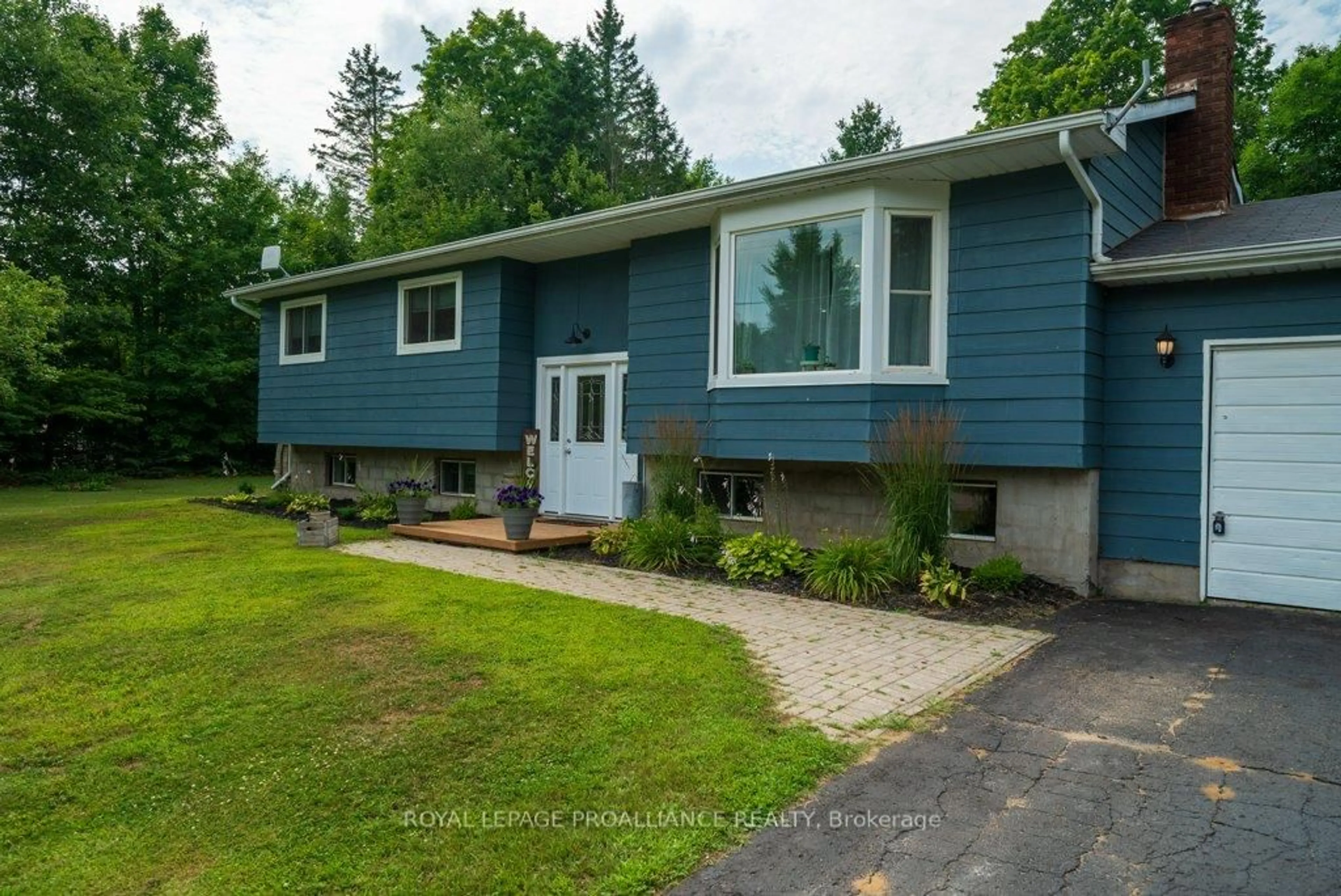 Home with vinyl exterior material, street for 47 Denison Dr, Addington Highlands Ontario K0H 2G0
