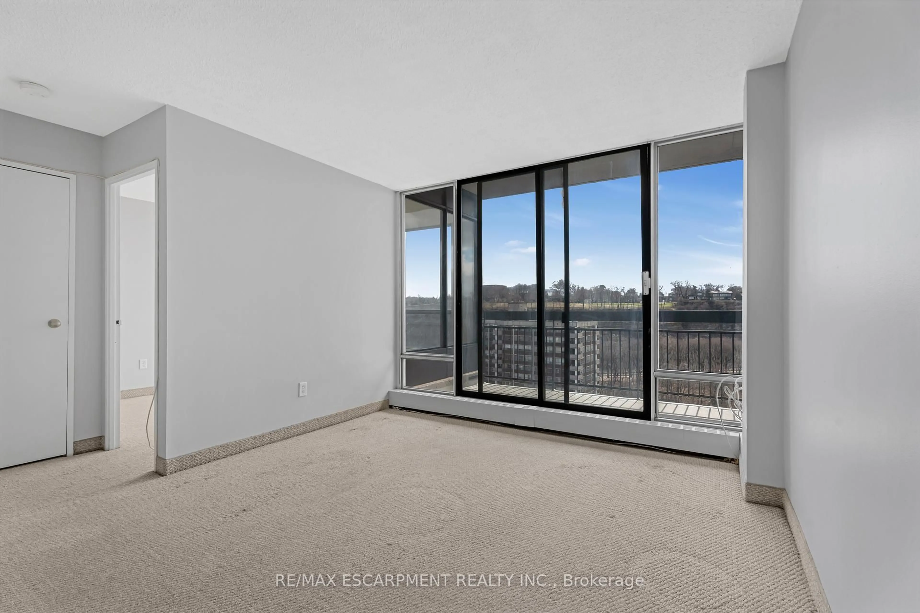 A pic of a room for 150 CHARLTON Ave #3307, Hamilton Ontario L8N 3X3