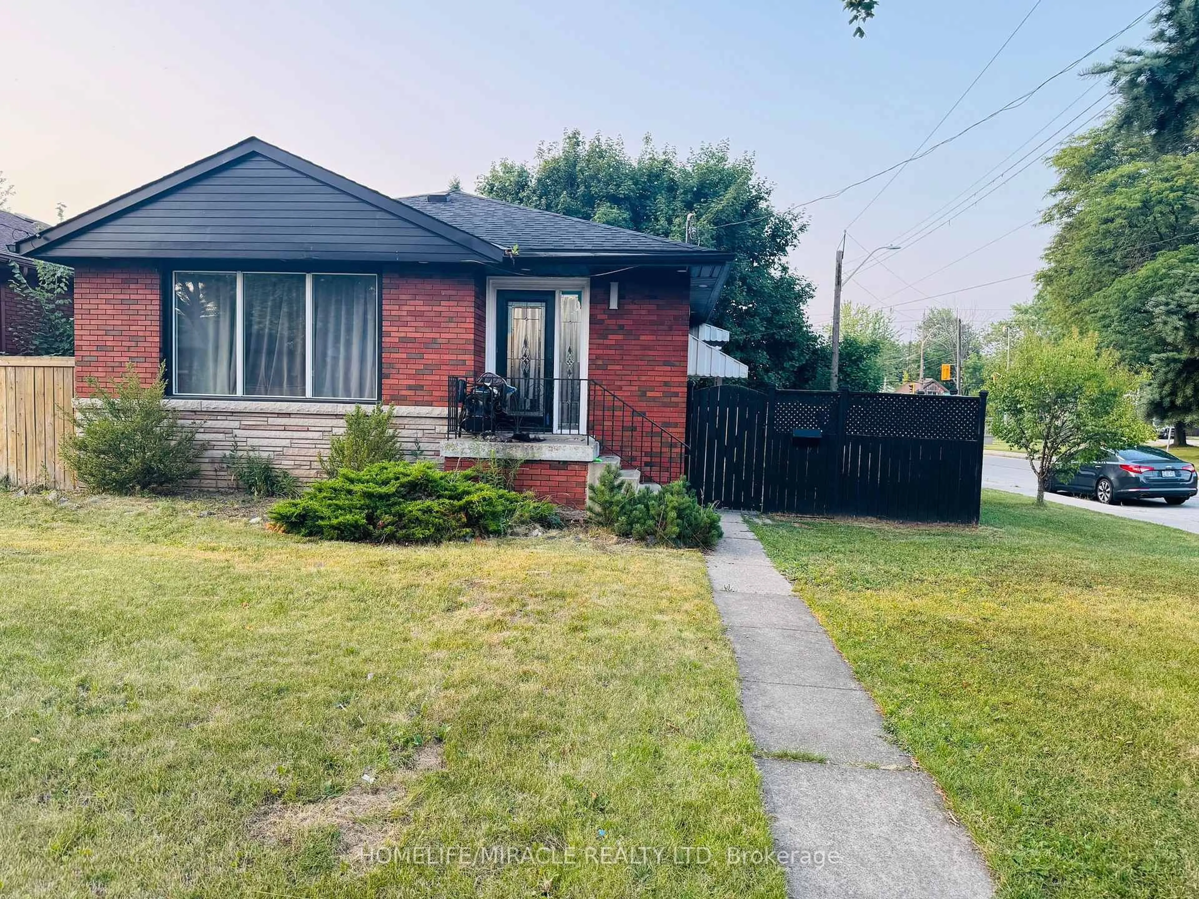 A pic from outside/outdoor area/front of a property/back of a property/a pic from drone, street for 2 Terrace Dr, Hamilton Ontario L9A 2Y6