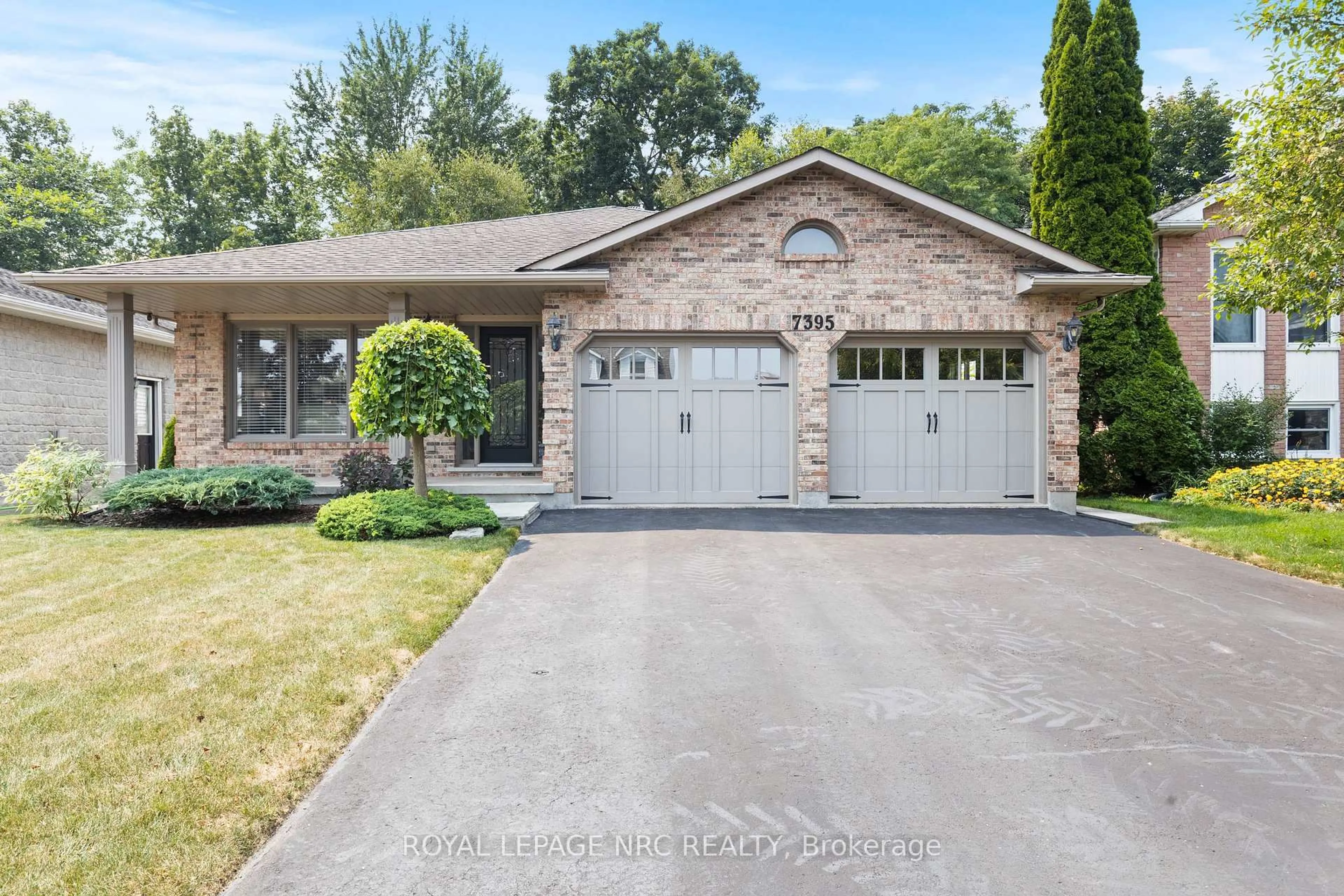 Home with brick exterior material, street for 7395 Lakewood Cres, Niagara Falls Ontario L2G 7V3