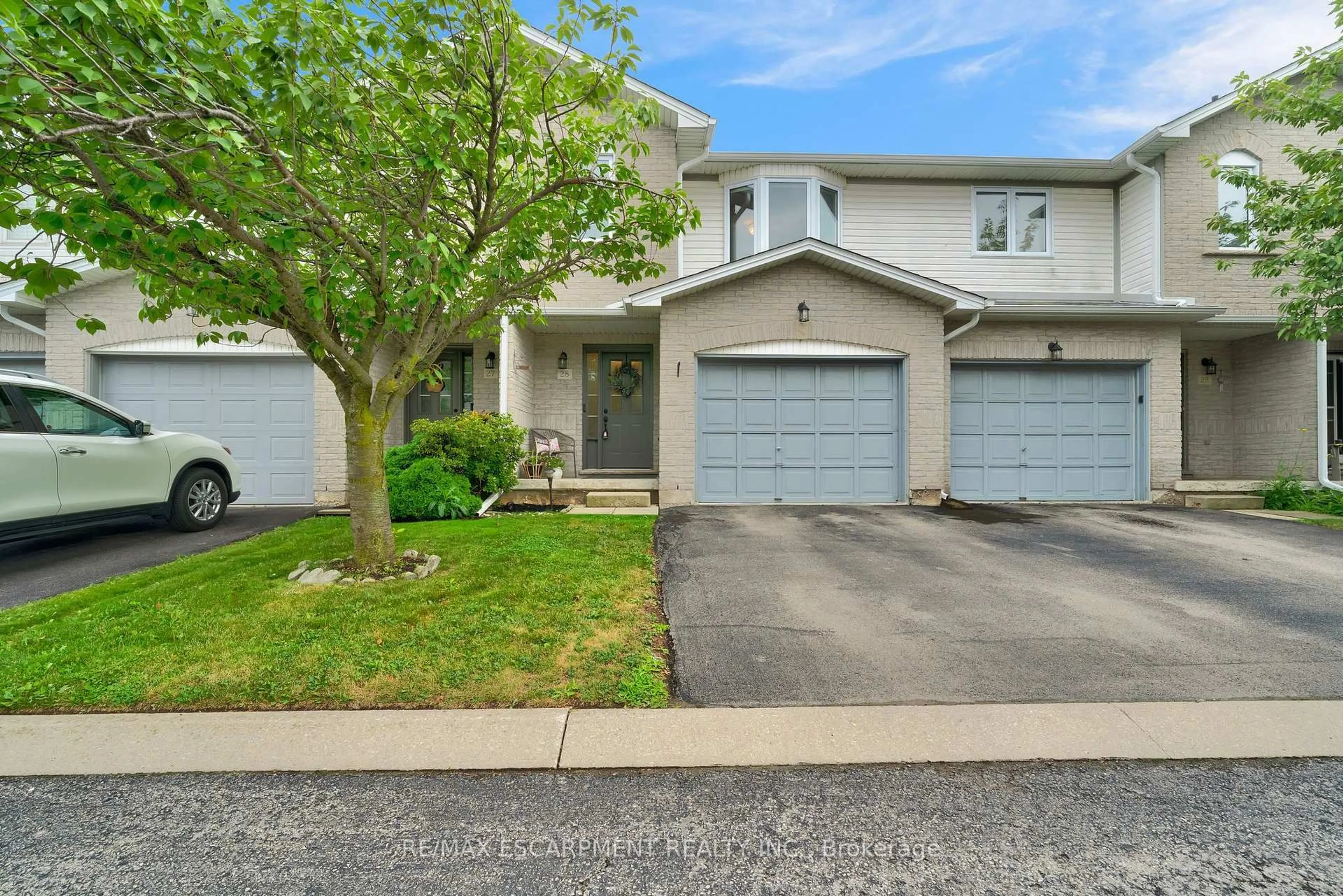 A pic from outside/outdoor area/front of a property/back of a property/a pic from drone, street for 800 PARAMOUNT Dr #28, Hamilton Ontario L8J 3V7