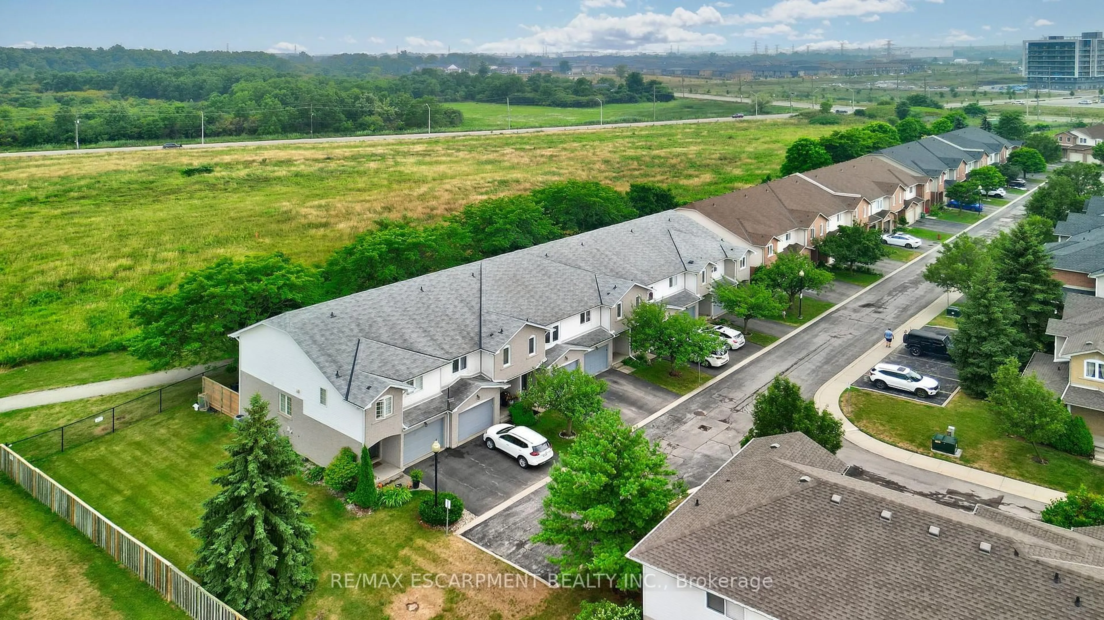 A pic from outside/outdoor area/front of a property/back of a property/a pic from drone, mountain view for 800 PARAMOUNT Dr #28, Hamilton Ontario L8J 3V7