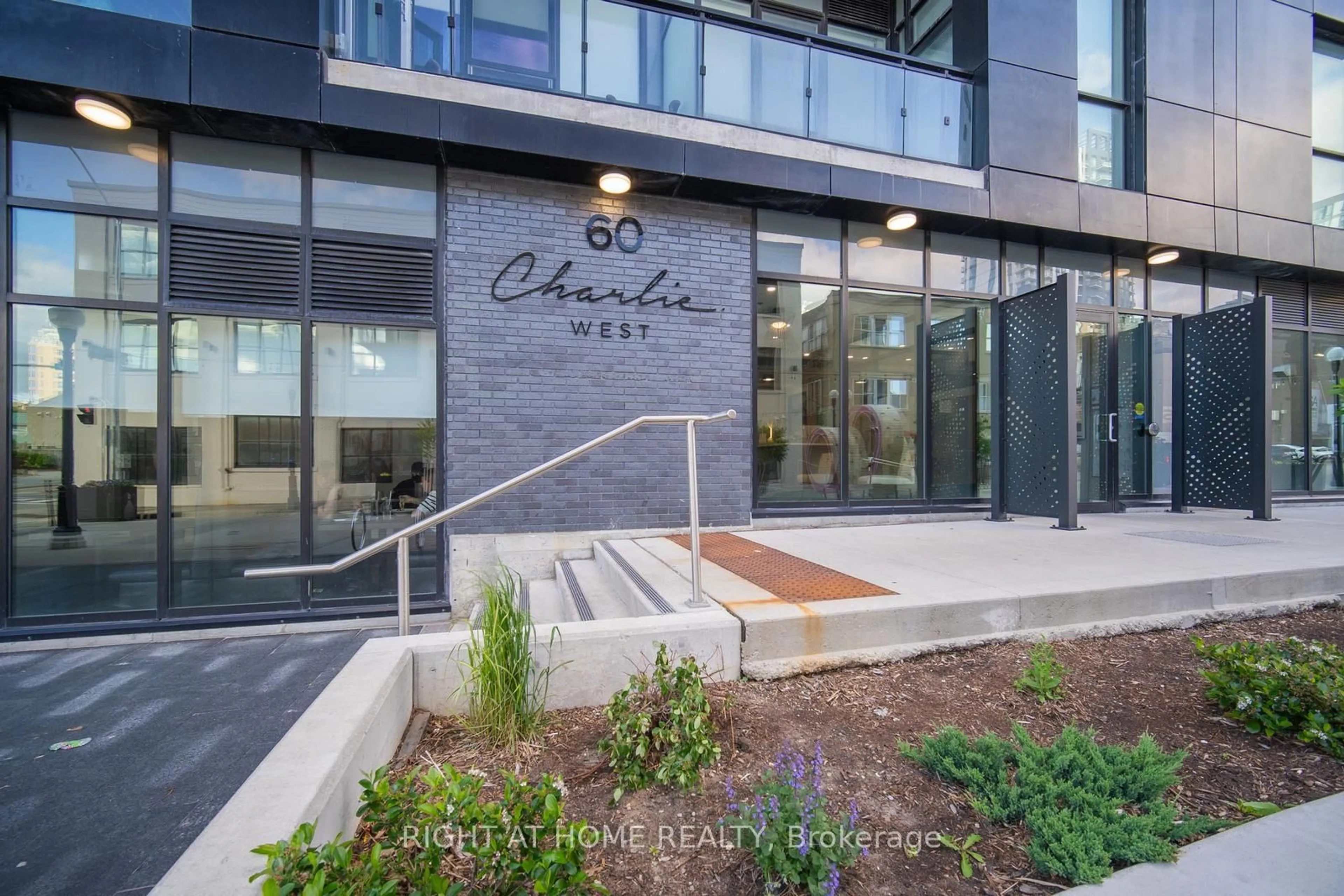 Unknown for 60 Charles St, Kitchener Ontario N2G 0C9