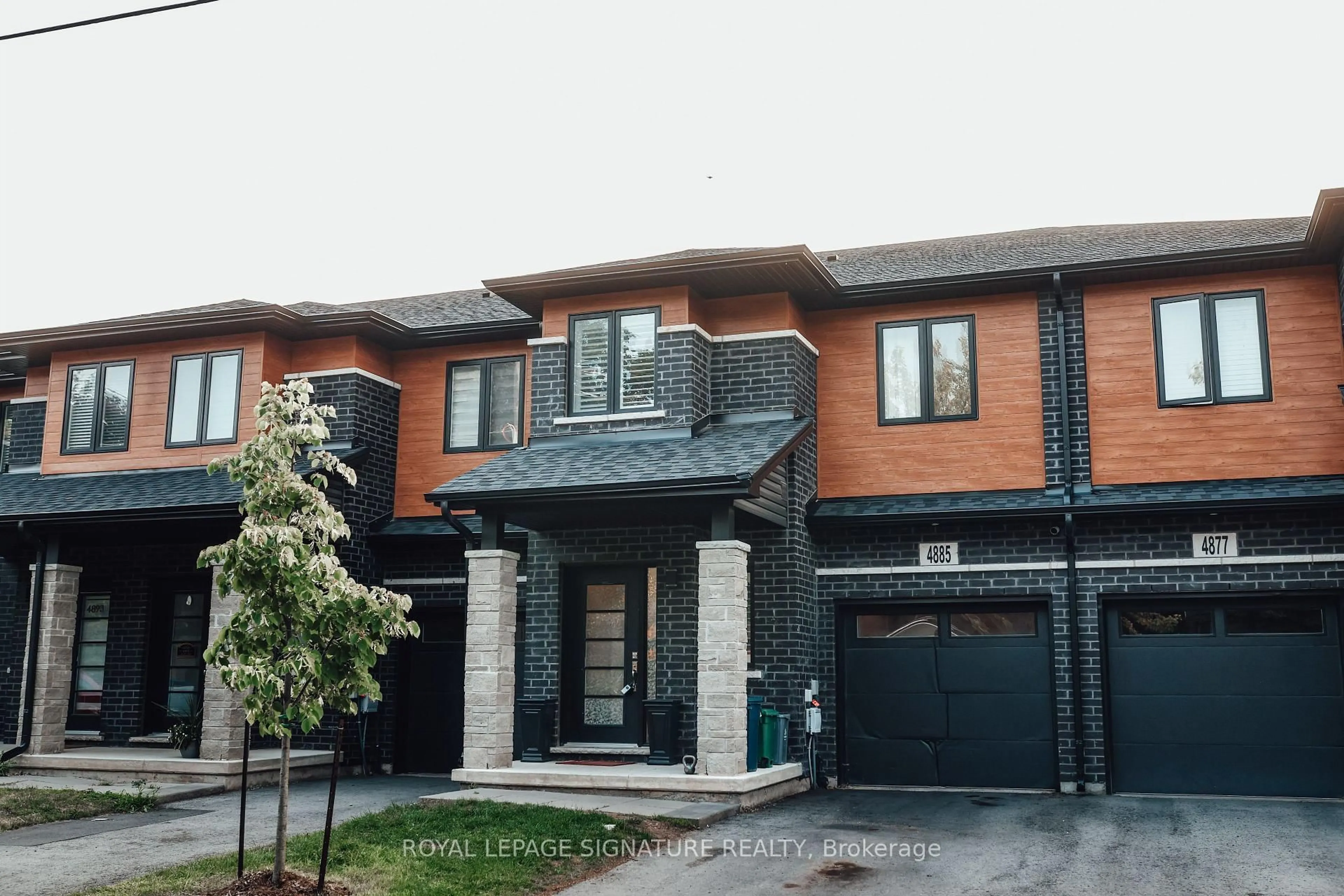 Home with brick exterior material, street for 4885 Pettit Ave, Niagara Falls Ontario L2E 0B7