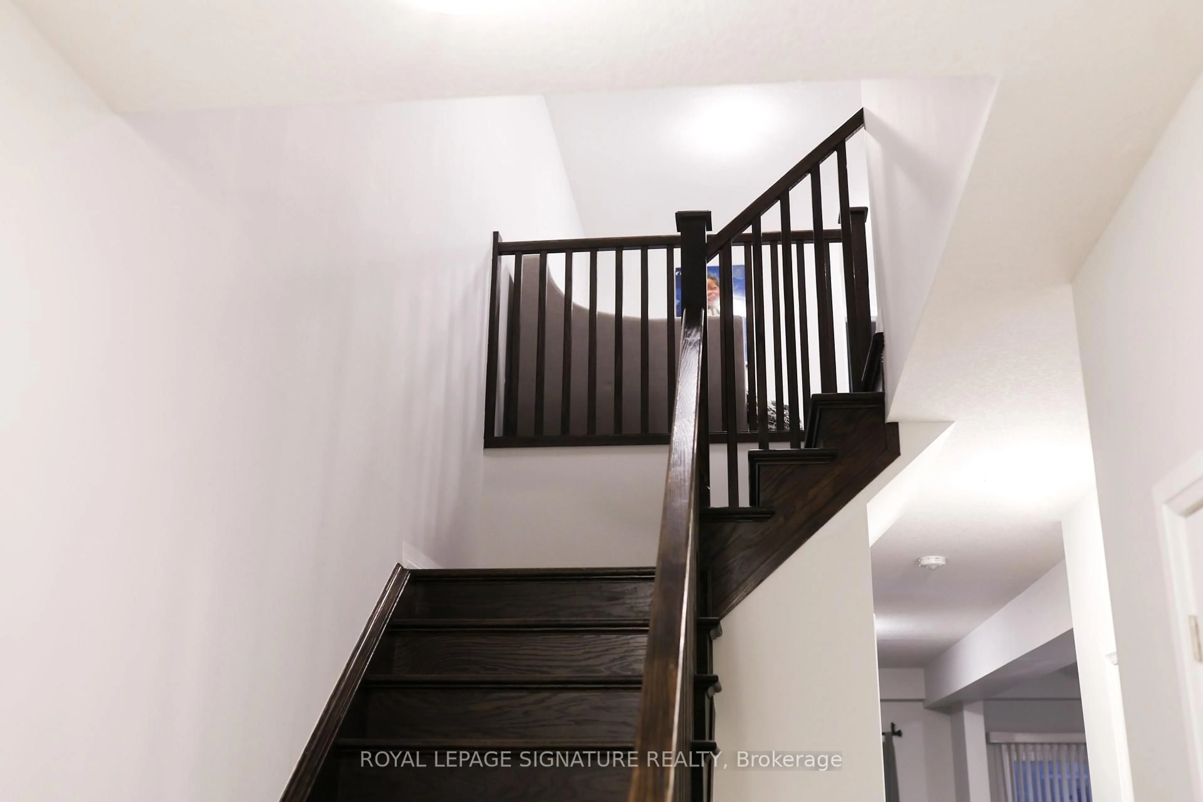 Stairs for 4885 Pettit Ave, Niagara Falls Ontario L2E 0B7