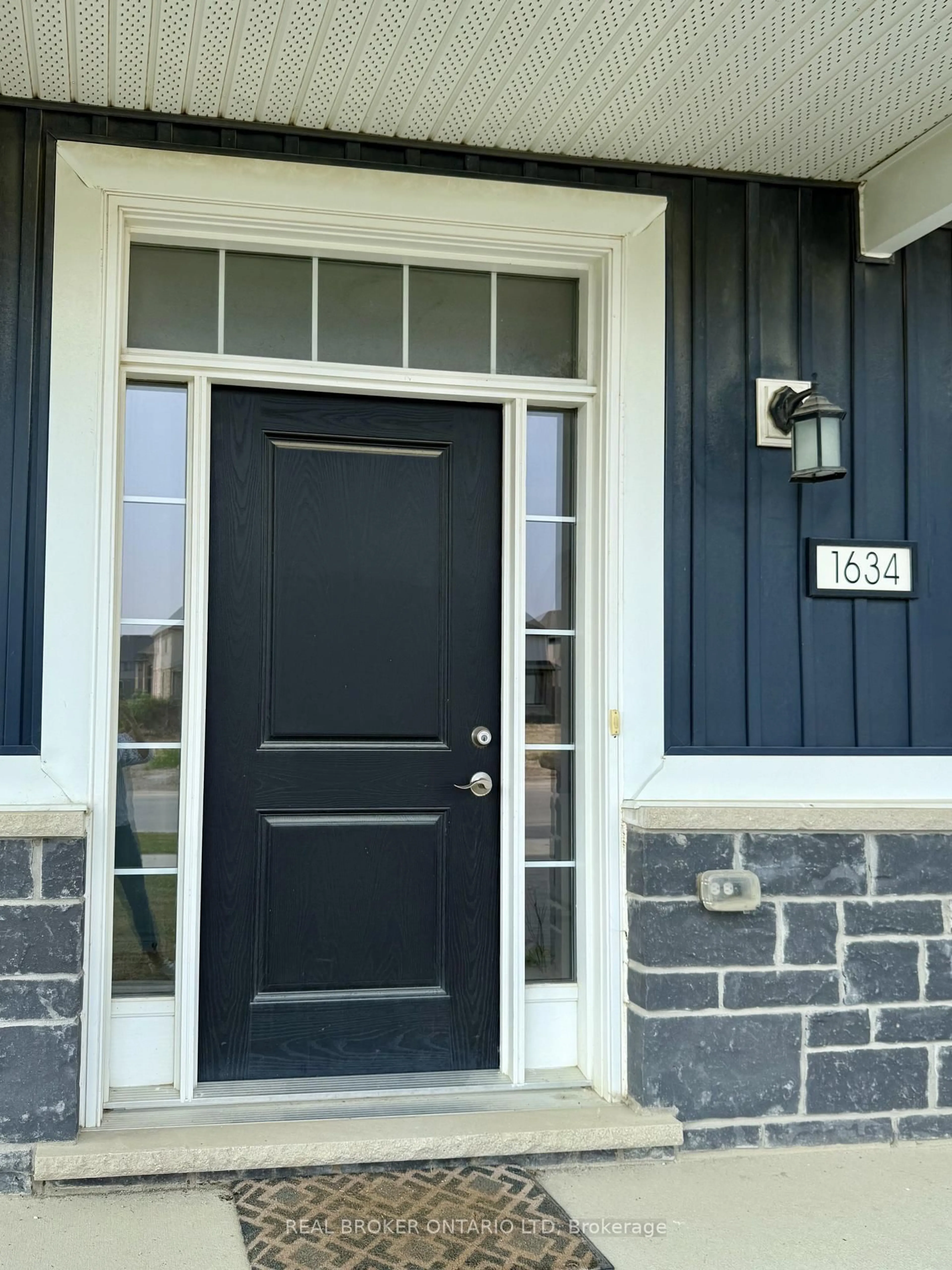 Indoor entryway for 1634 Noah Bend, London North Ontario N3B 2Z1