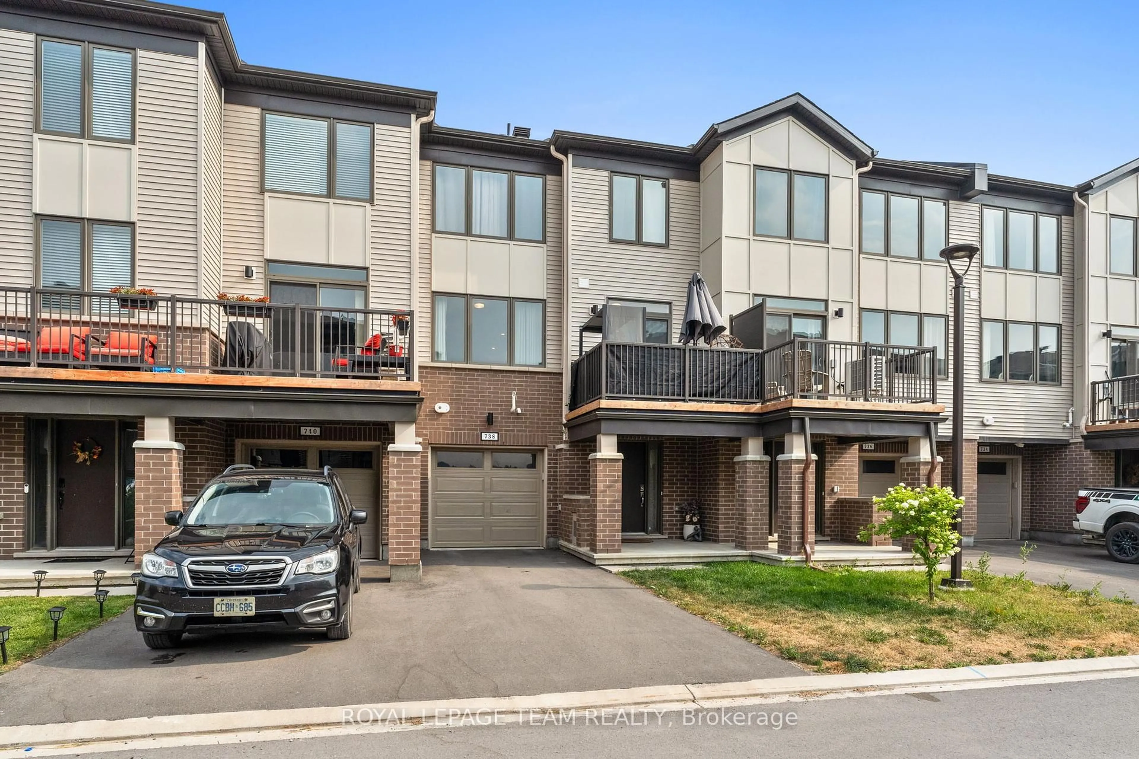 A pic from outside/outdoor area/front of a property/back of a property/a pic from drone, street for 738 Chromite Private, Ottawa Ontario K2J 7J4
