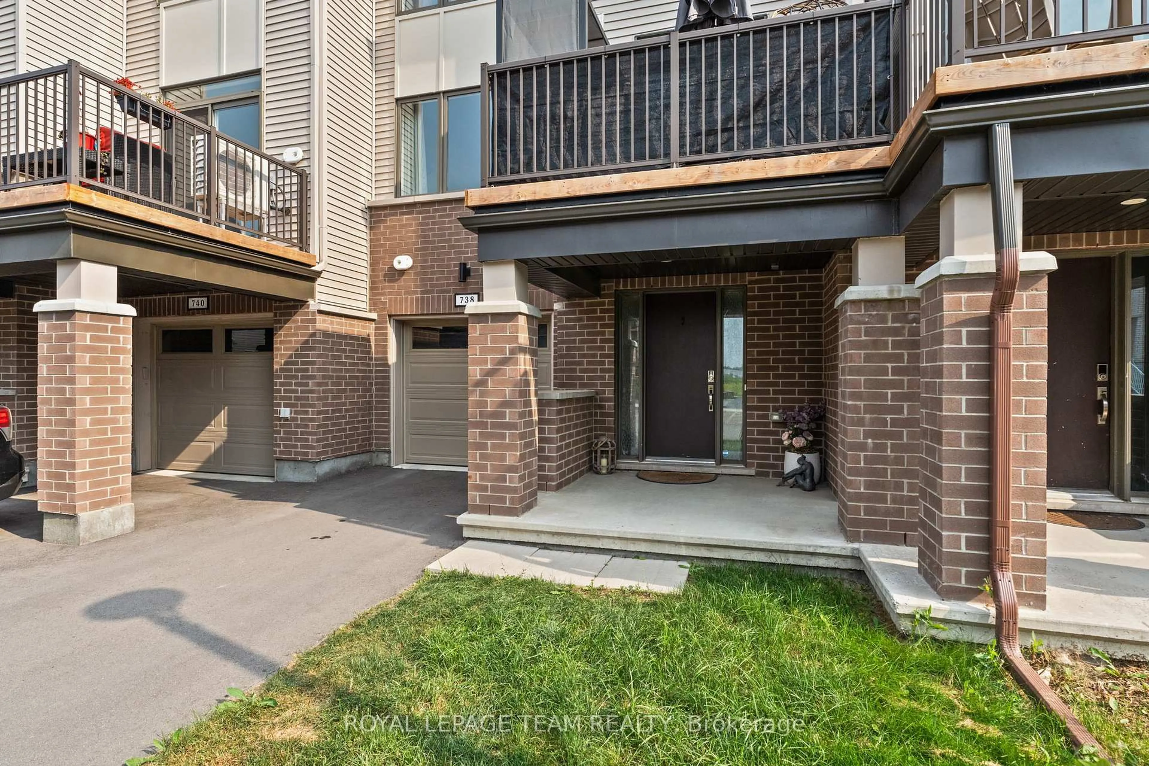 Patio, street for 738 Chromite Private, Ottawa Ontario K2J 7J4