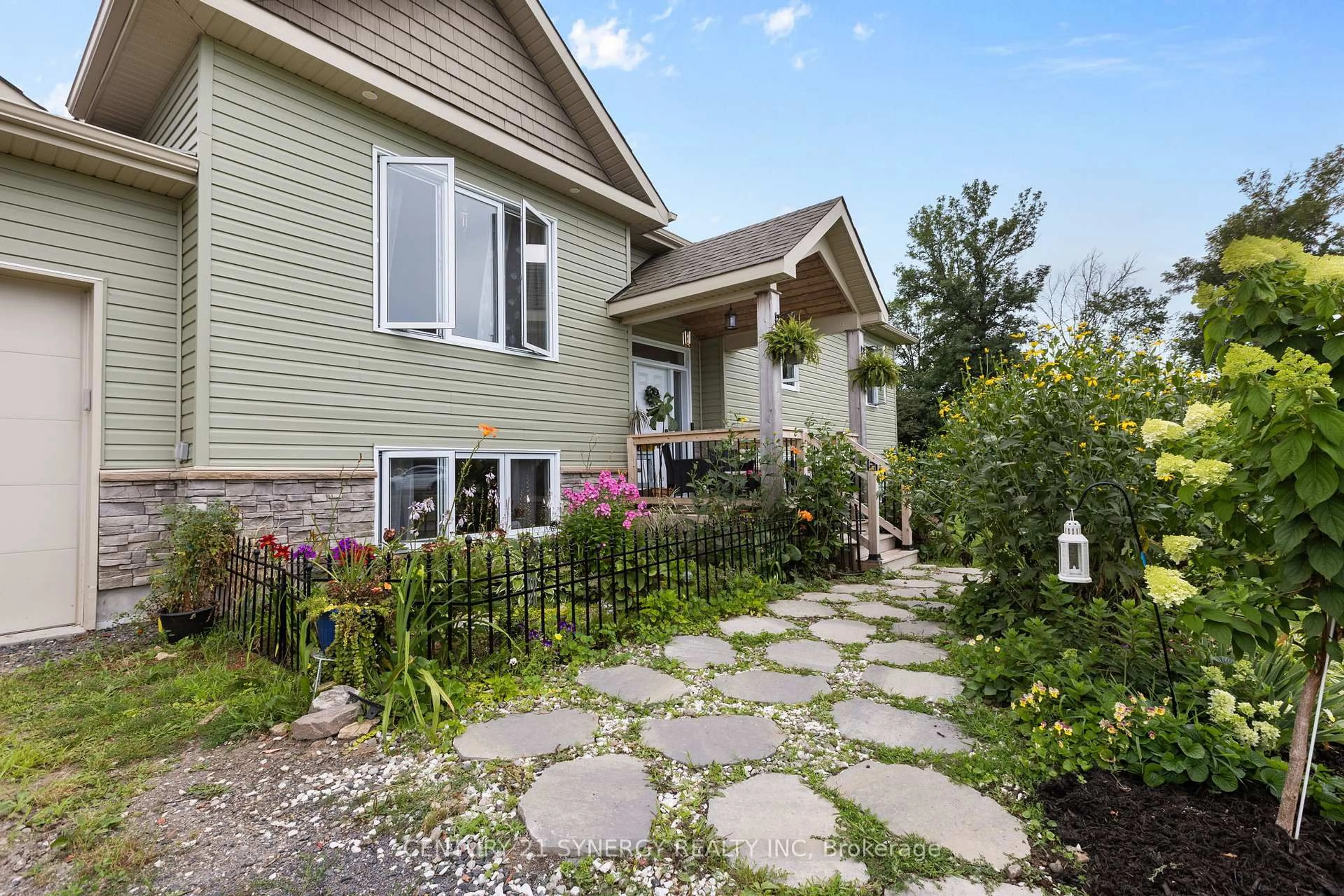 Patio, street for 2425 Ferguson Falls Rd, Lanark Ontario K0G 1K0