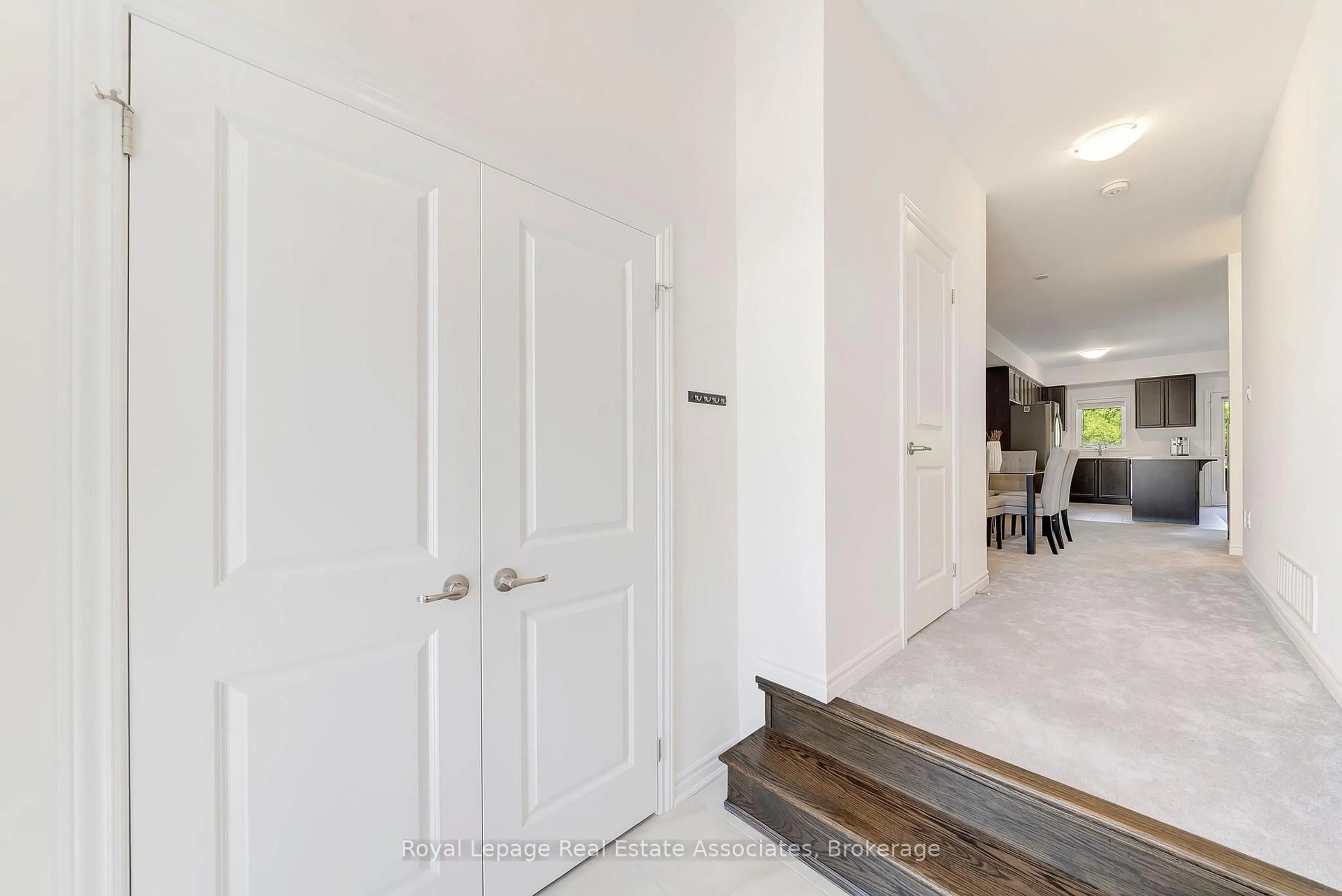 Indoor entryway for 305 Garner Rd #85, Hamilton Ontario L9G 3K9