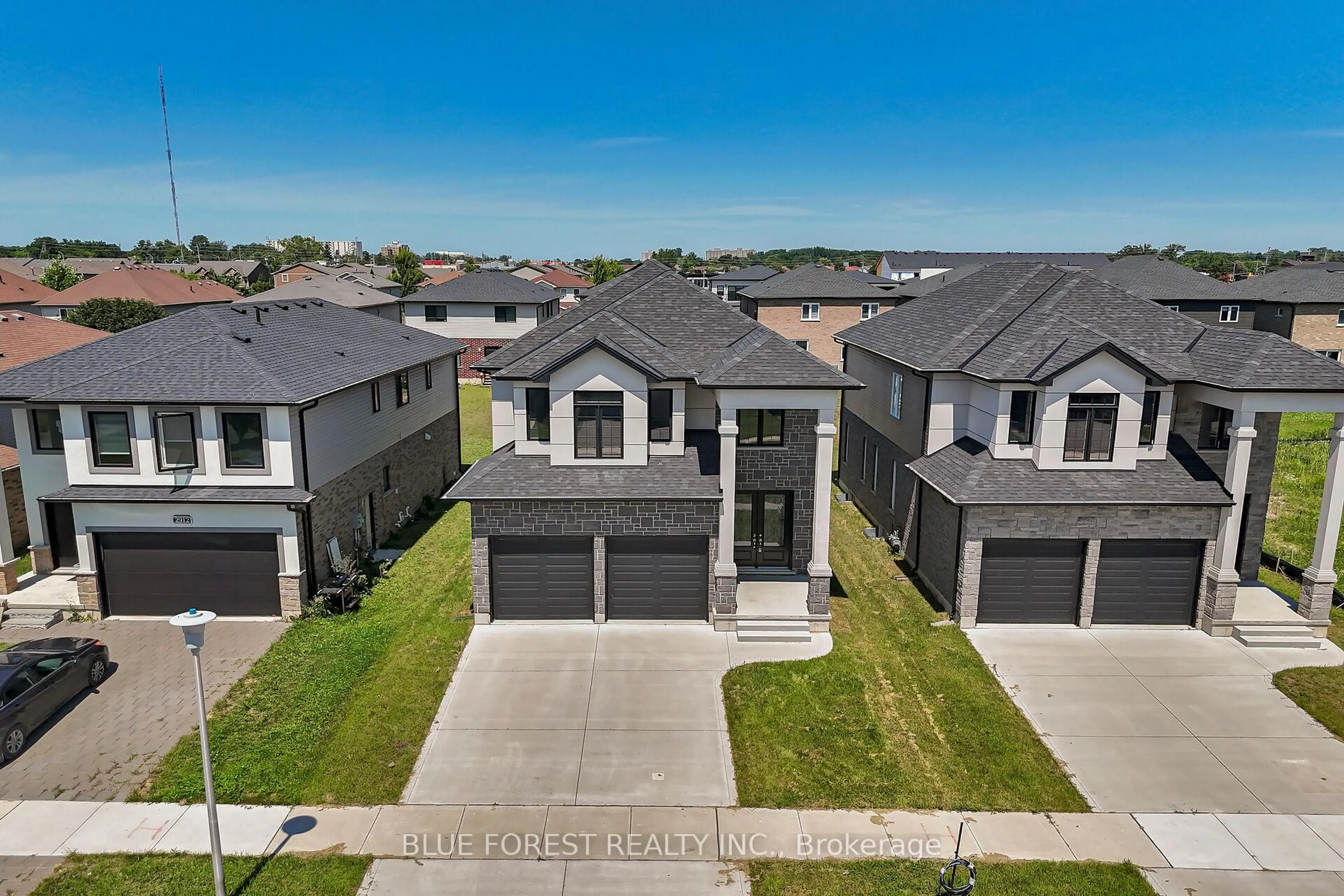 A pic from outside/outdoor area/front of a property/back of a property/a pic from drone, street for 2916 Lemieux Walk, London South Ontario N6L 0H2