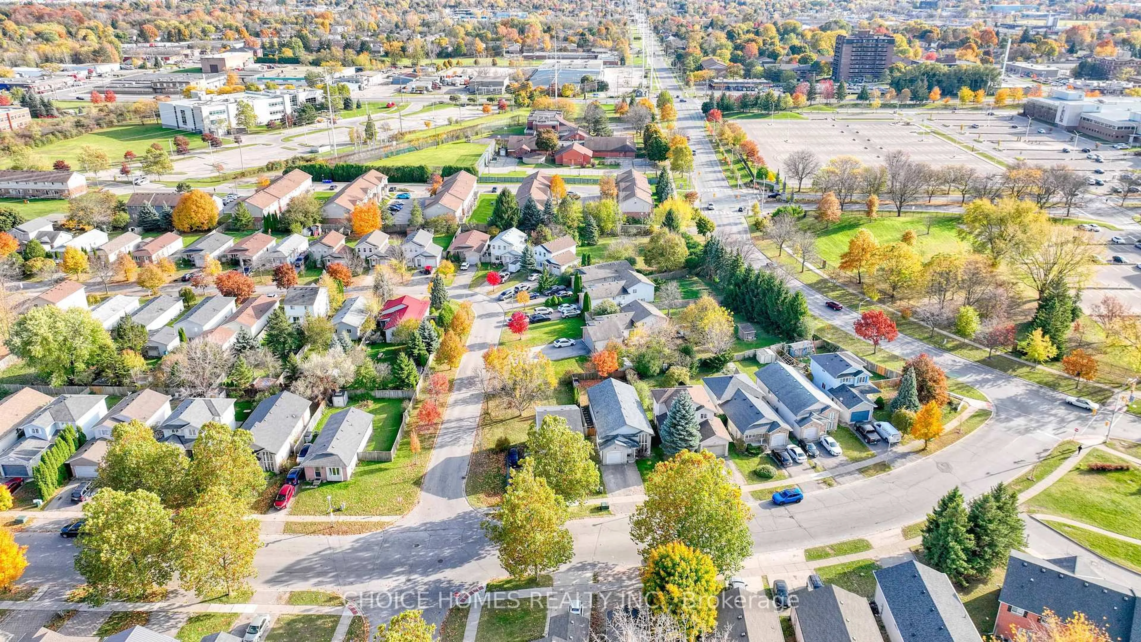 A pic from outside/outdoor area/front of a property/back of a property/a pic from drone, street for 223 Fleming Dr, London East Ontario N5V 5C7