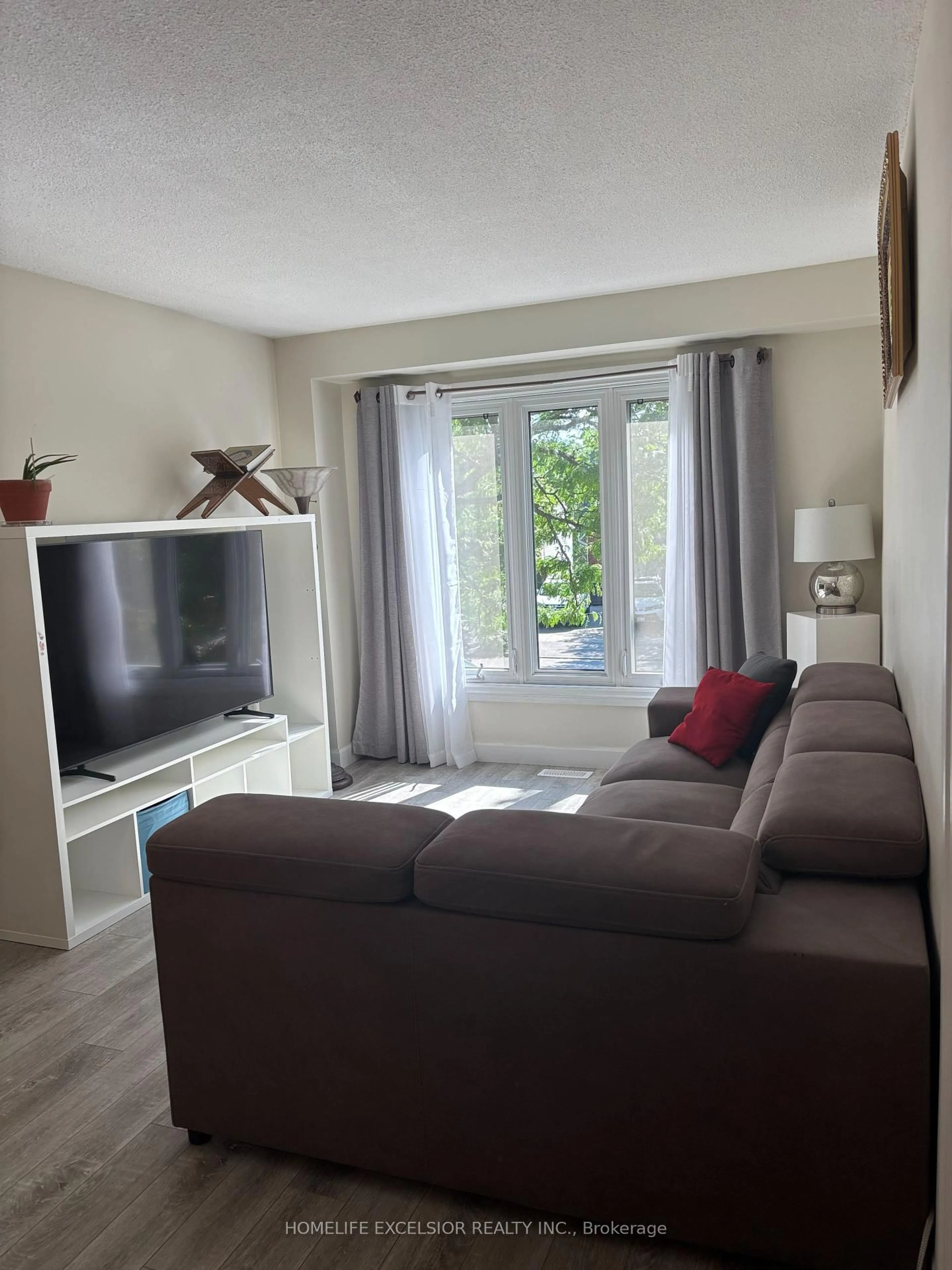 Living room with furniture, unknown for 89 Dovercliffe Rd, Guelph Ontario N1G 3A5