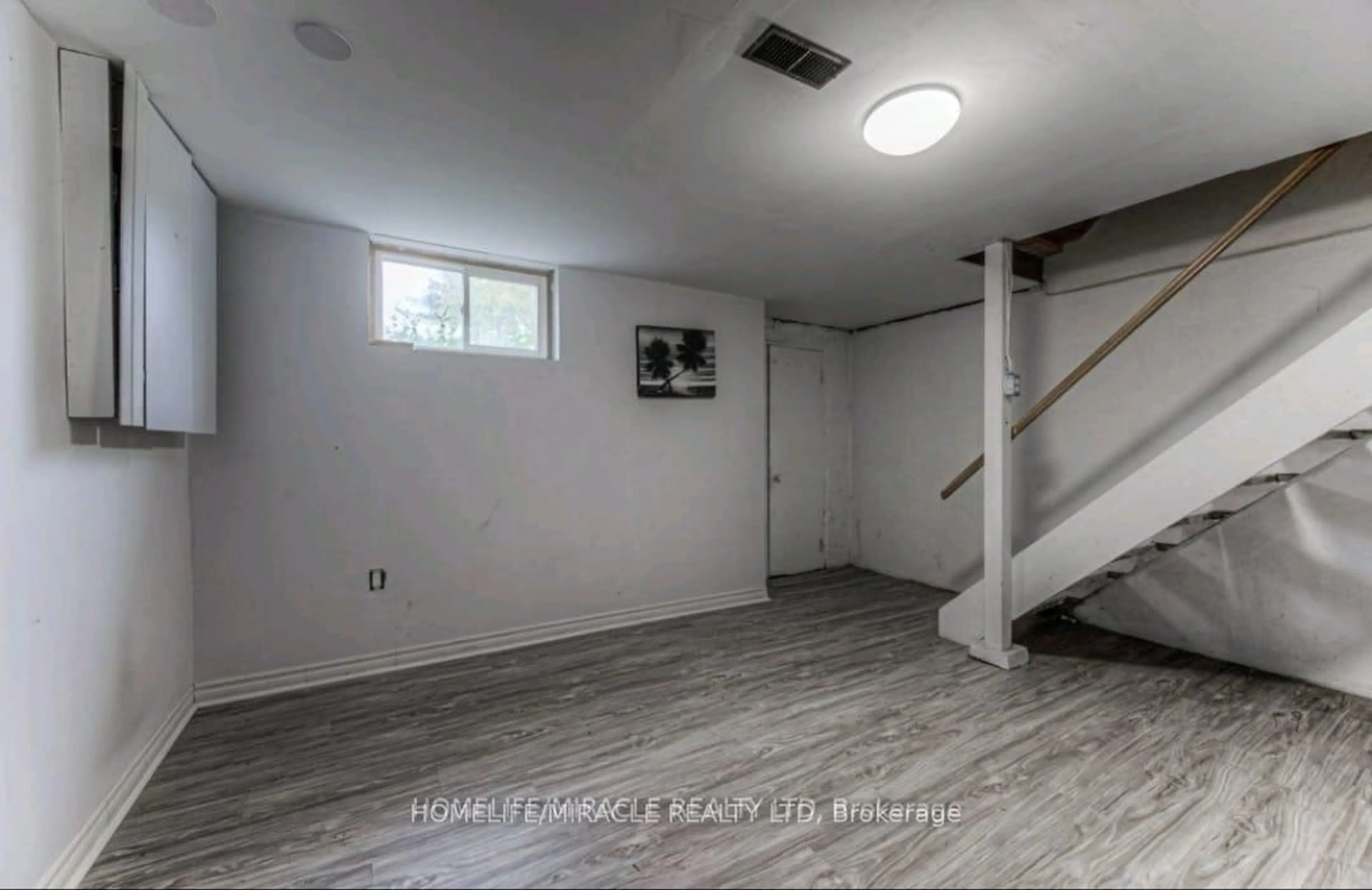 A pic of a room for 235-237 Laurel St, Cambridge Ontario N3H 3Y6