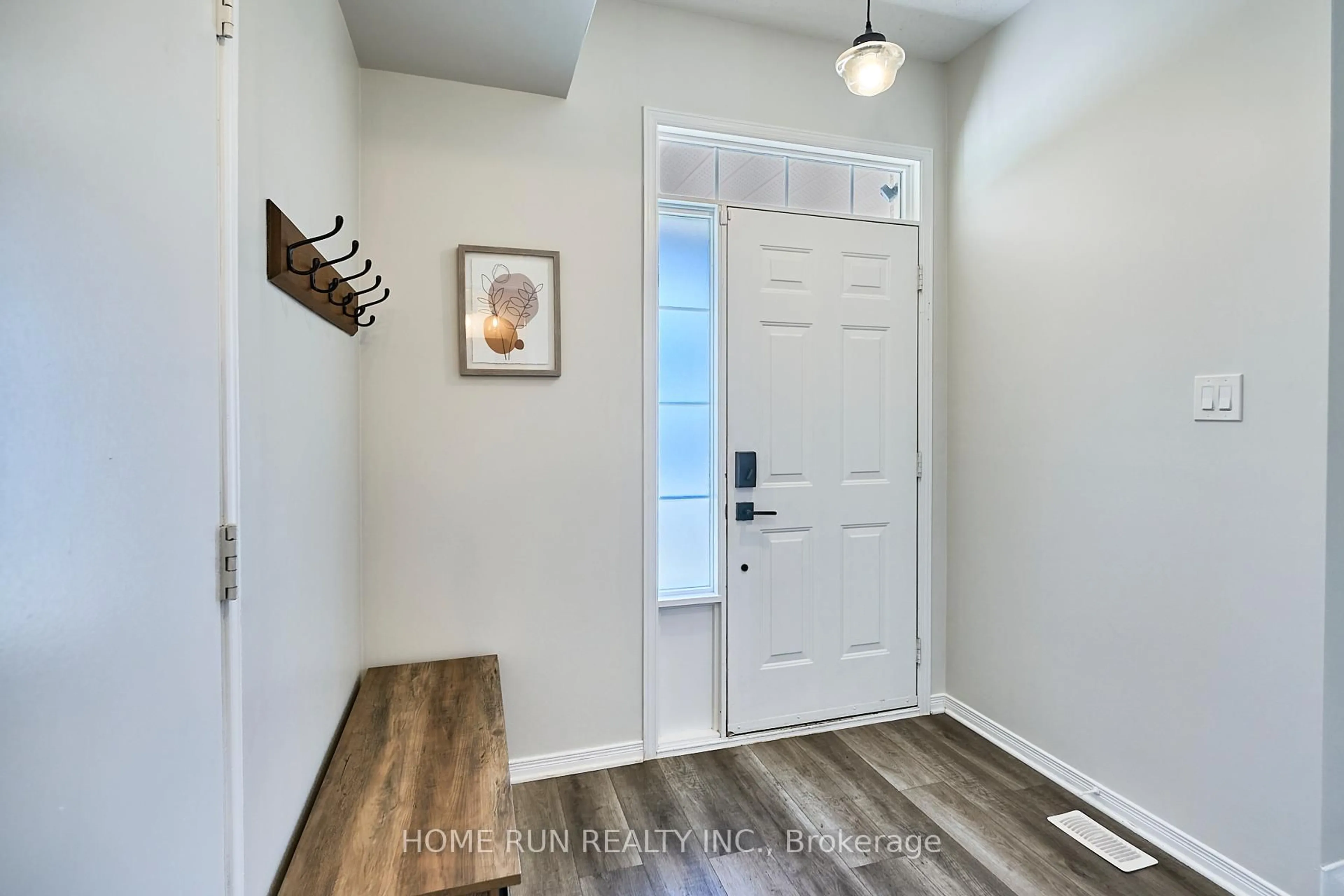 Indoor entryway for 29 Manorgate Pl, Ottawa Ontario K2G 6L3