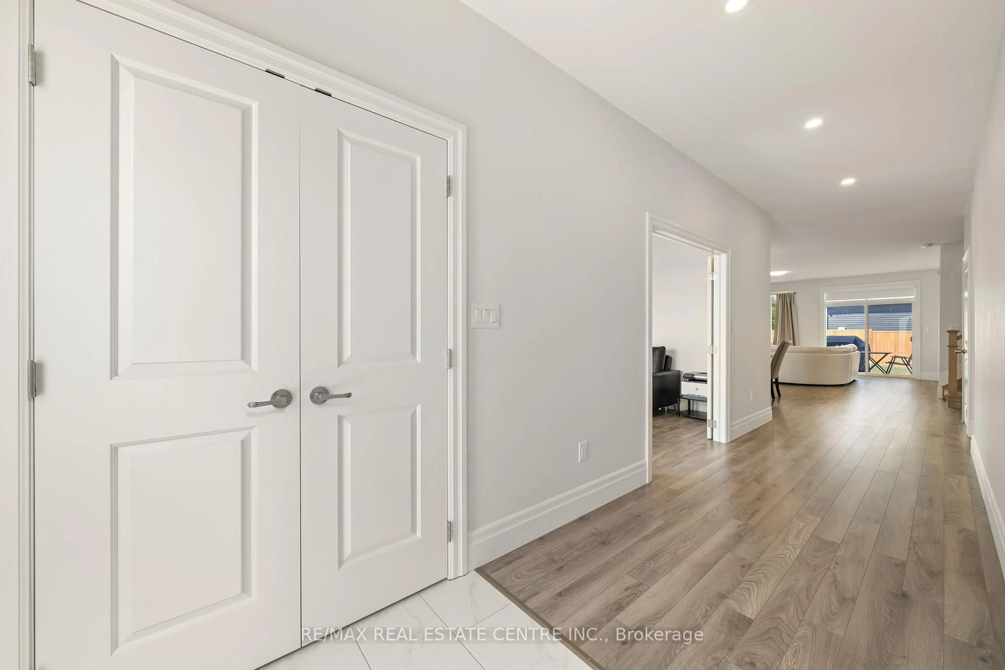 Indoor entryway for 218 Beasley Cres, Prince Edward County Ontario K0K 2T0