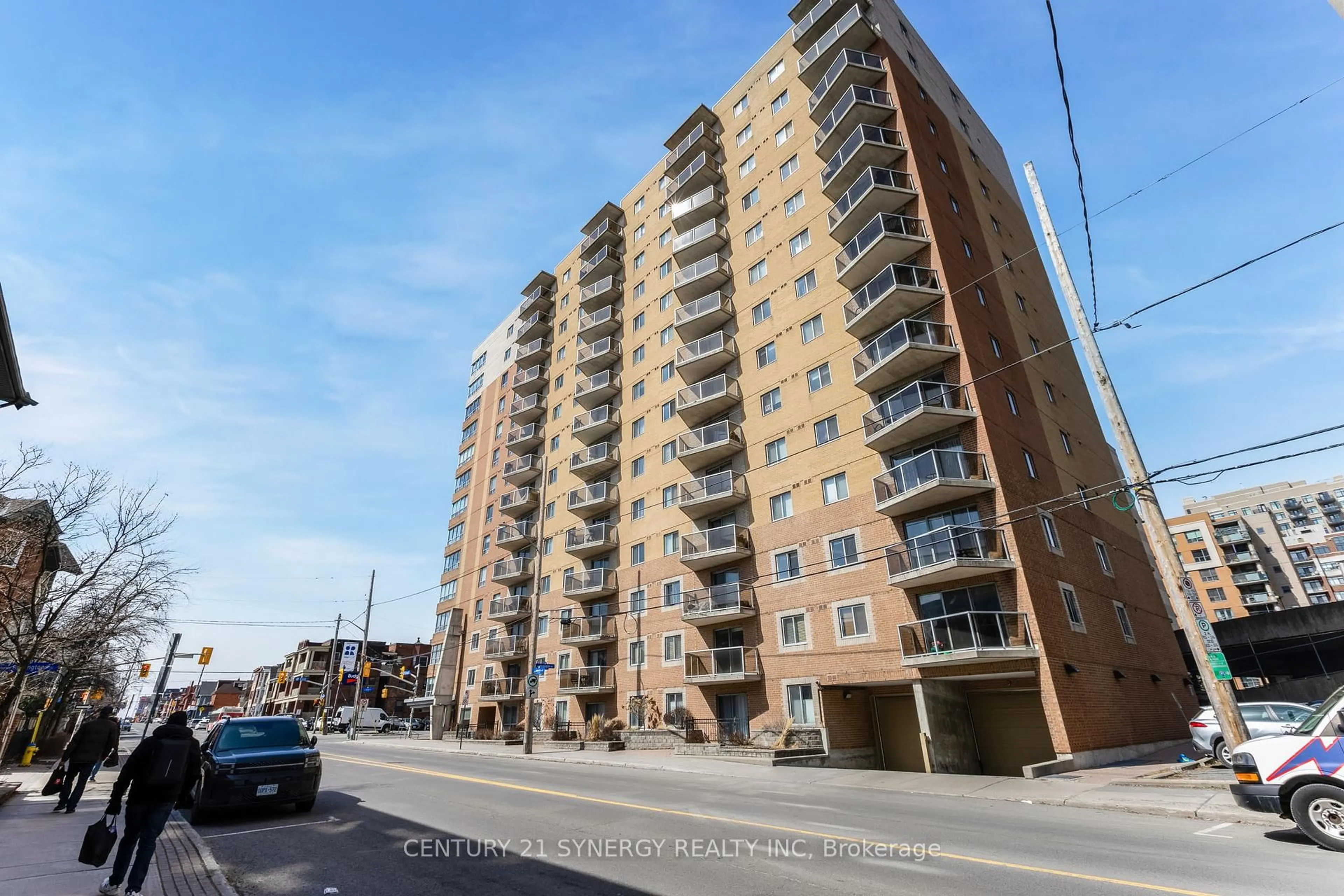 A pic from outside/outdoor area/front of a property/back of a property/a pic from drone, unknown for 429 Somerset St #1109, Ottawa Ontario K2P 2P5