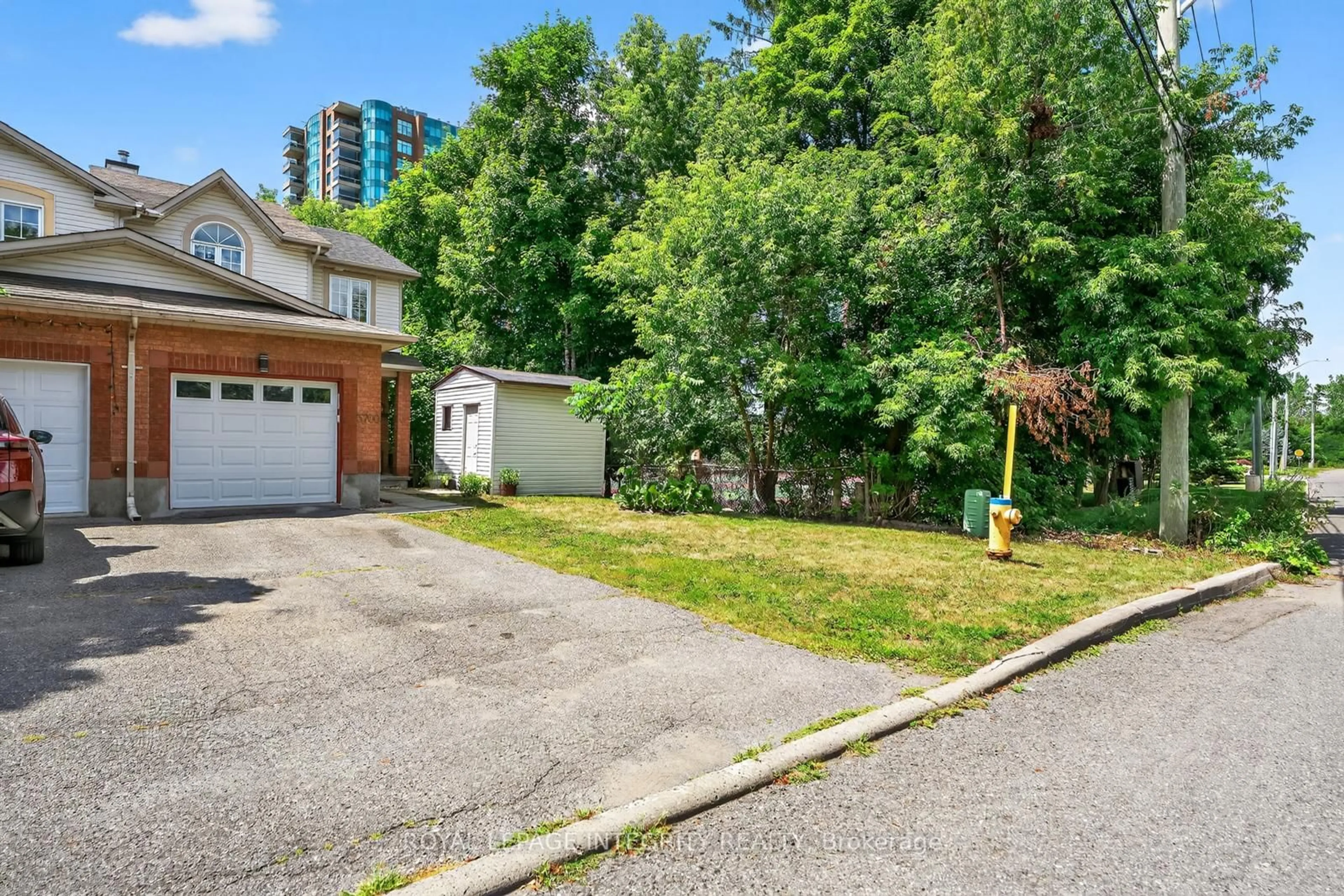 A pic from outside/outdoor area/front of a property/back of a property/a pic from drone, street for 3700 Rivergate Way, Ottawa Ontario K1V 1K1