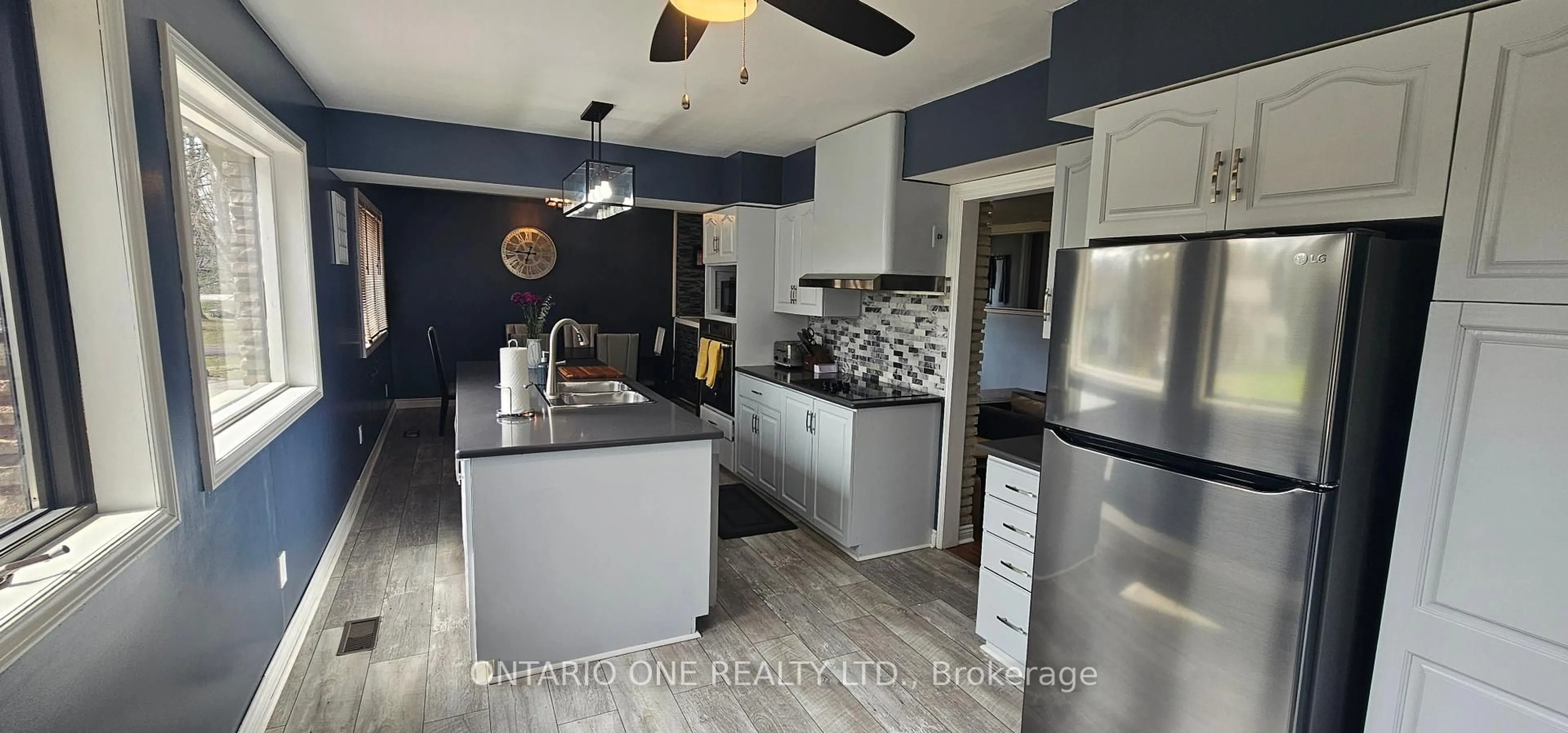 Open concept kitchen, ceramic/tile floor for 1045 Cowbell Lane, Gravenhurst Ontario P0E 1N0