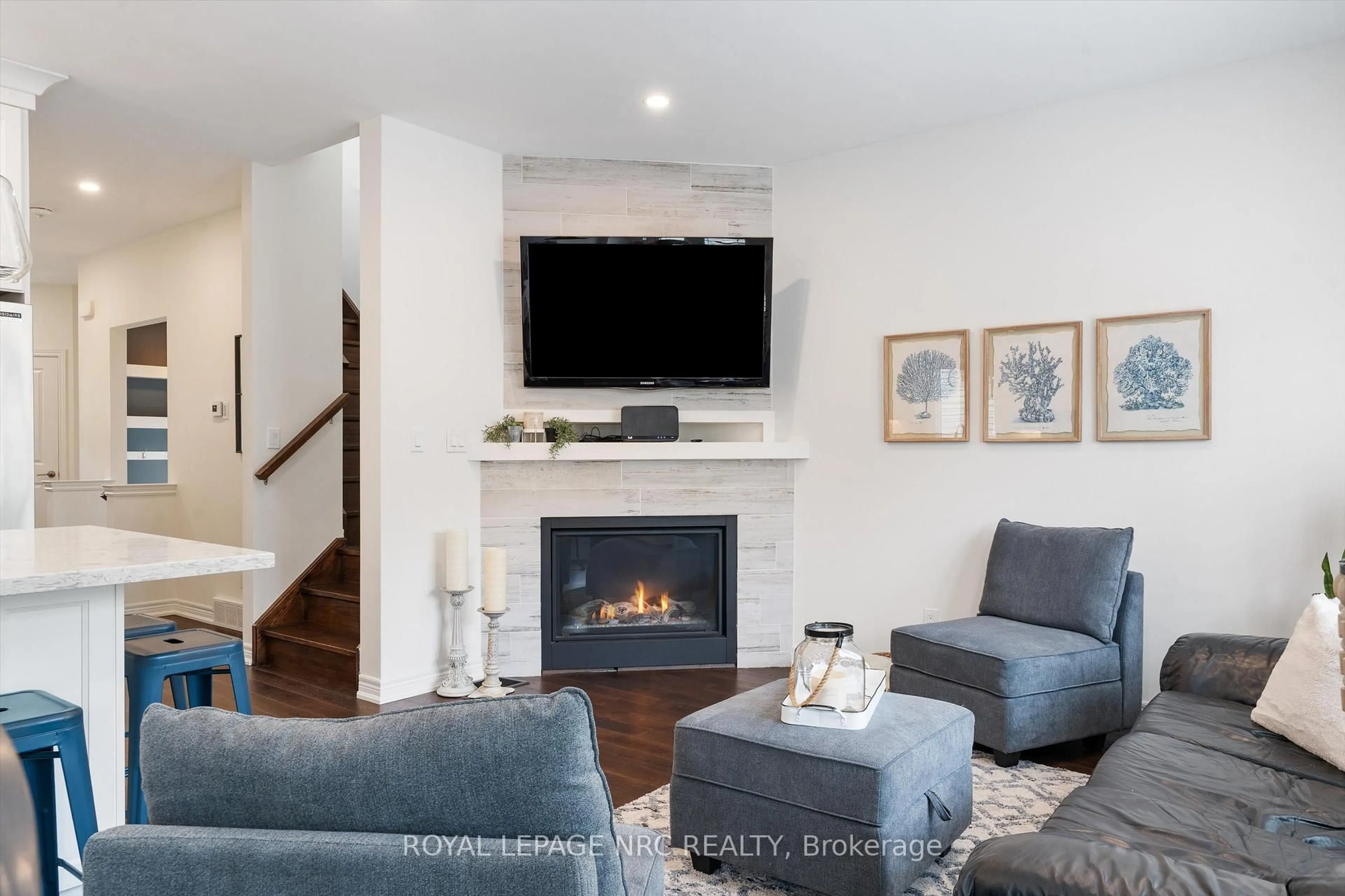 Living room with furniture, unknown for 39B Beachaven Dr, St. Catharines Ontario L2M 1A6