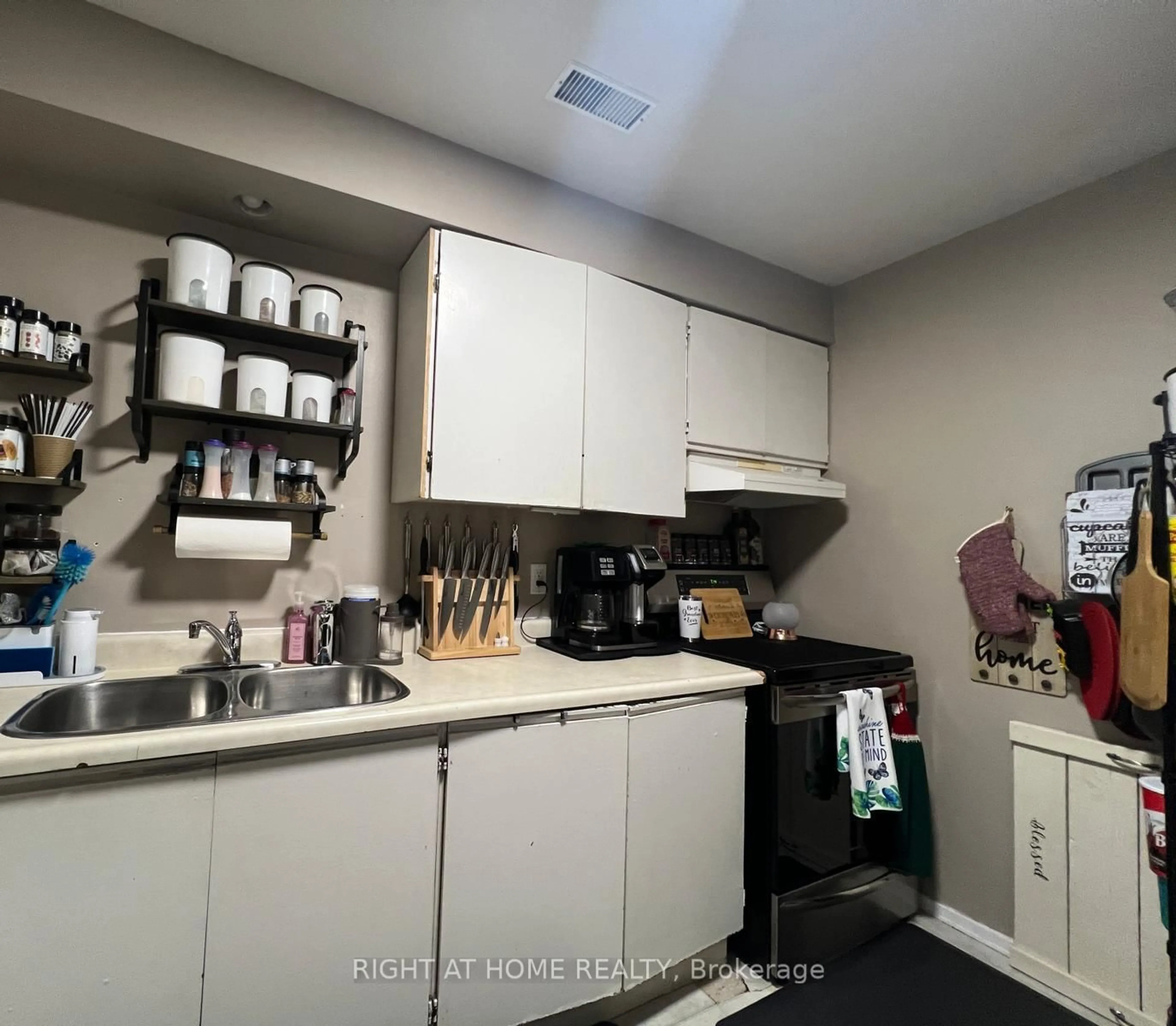 Standard kitchen, unknown for 135 Chalmers St #81, Cambridge Ontario N1R 6M2