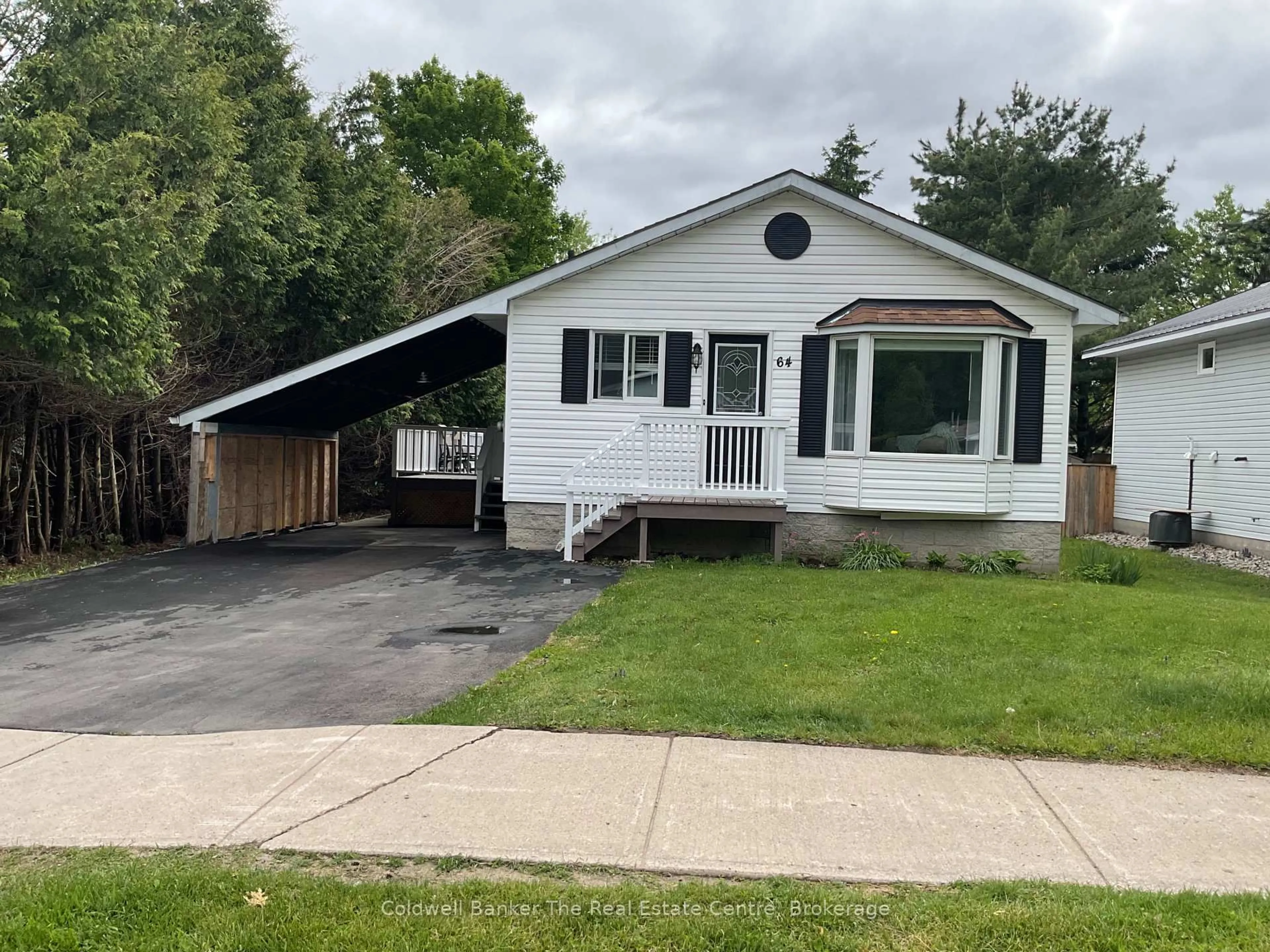 Home with vinyl exterior material, street for 64 Tamarack Tr, Bracebridge Ontario P1L 1Z1
