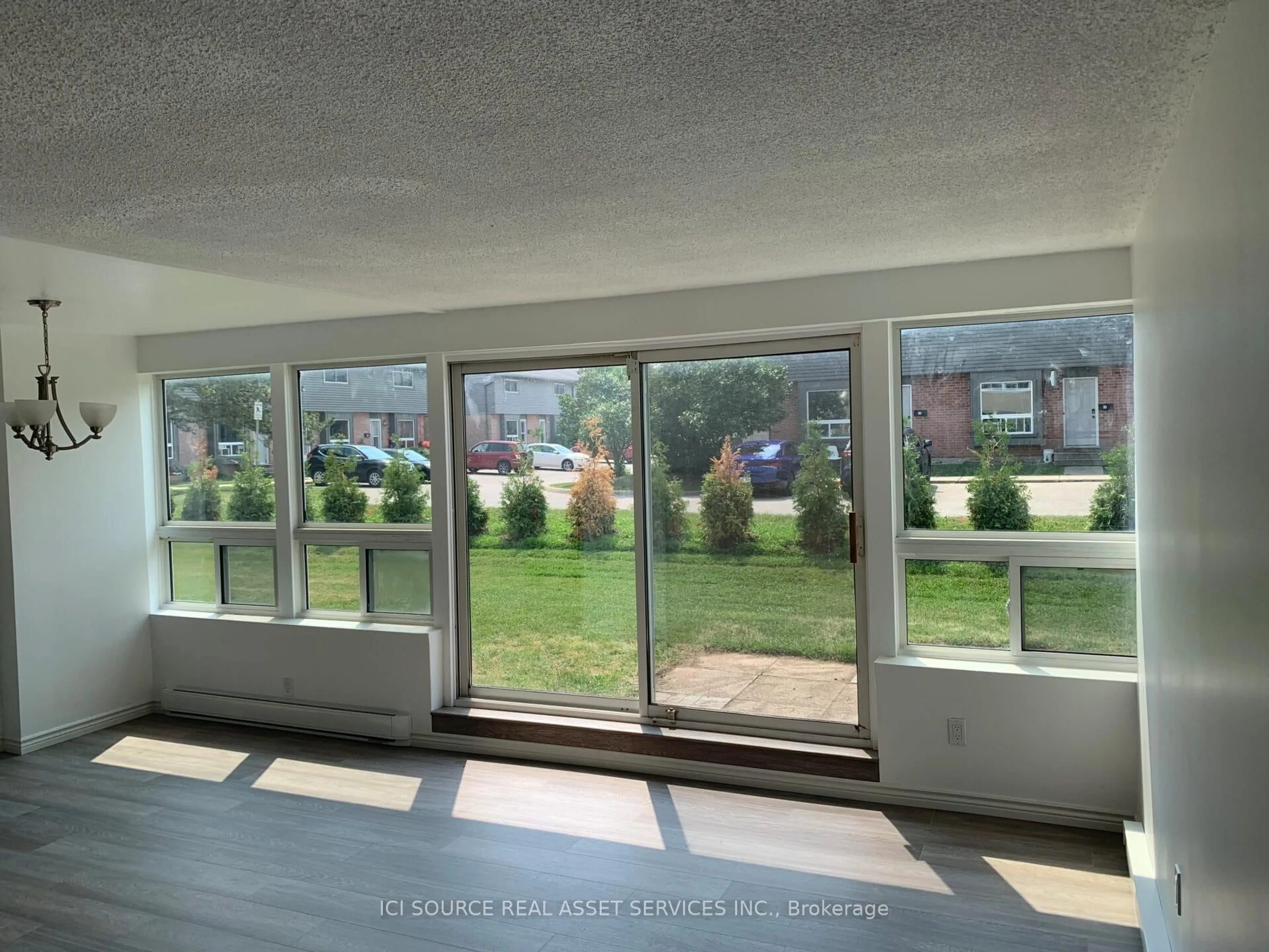 Unknown for 1445 Huron St #110, London East Ontario N5V 2E6
