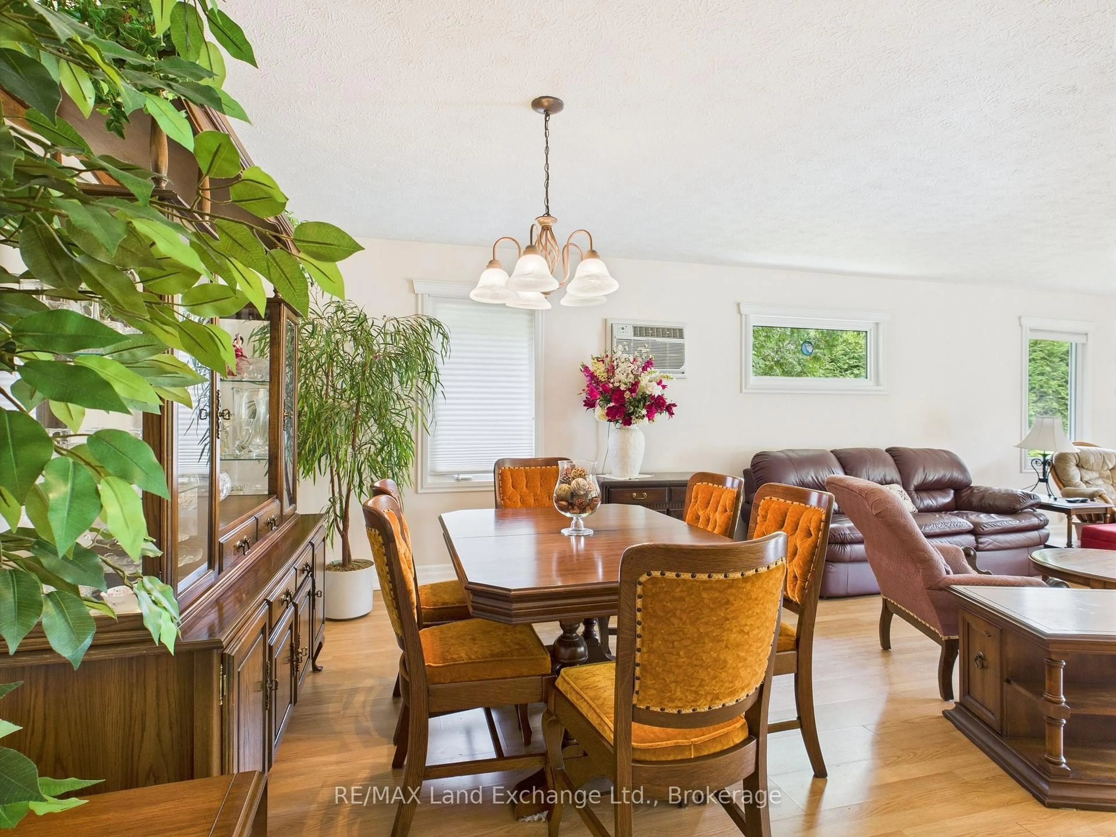 Dining room, wood/laminate floor for 119 Seneca St, Huron-Kinloss Ontario N2Z 2X3