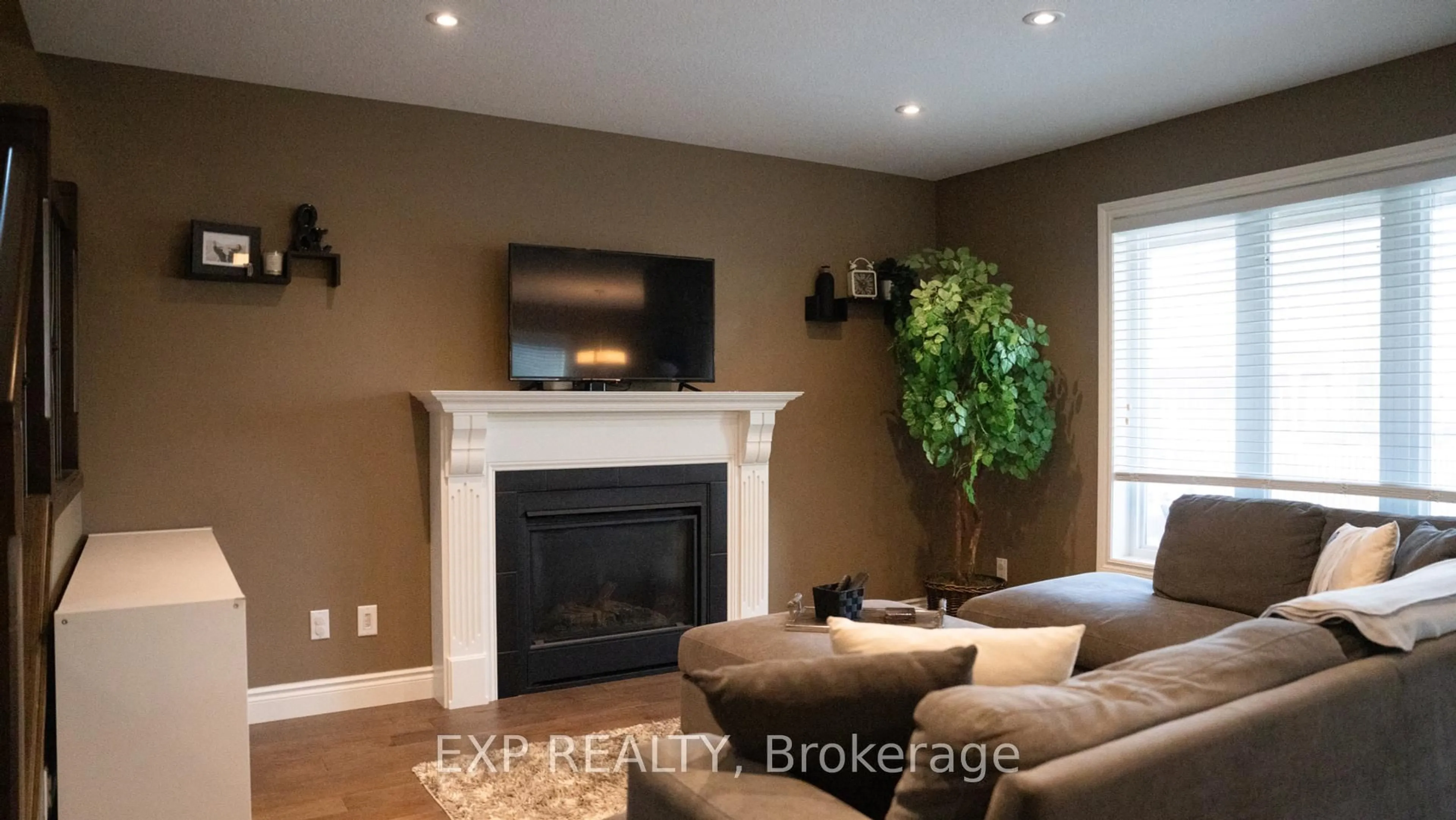 Living room with furniture, unknown for 5 Oliver Cres, Zorra Ontario N0M 2M0