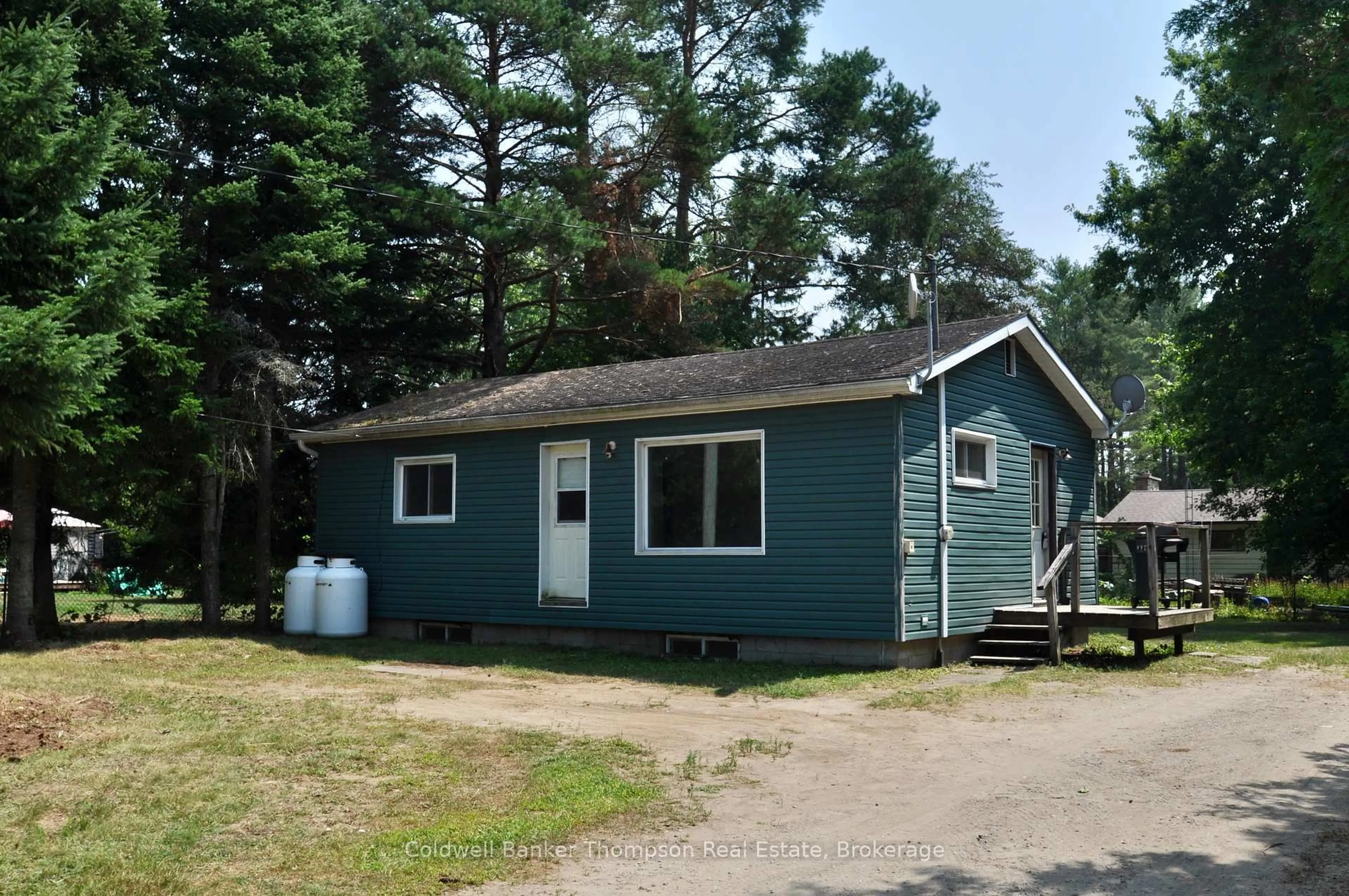 Shed for 4 University St, Lake of Bays Ontario P0B 1A0