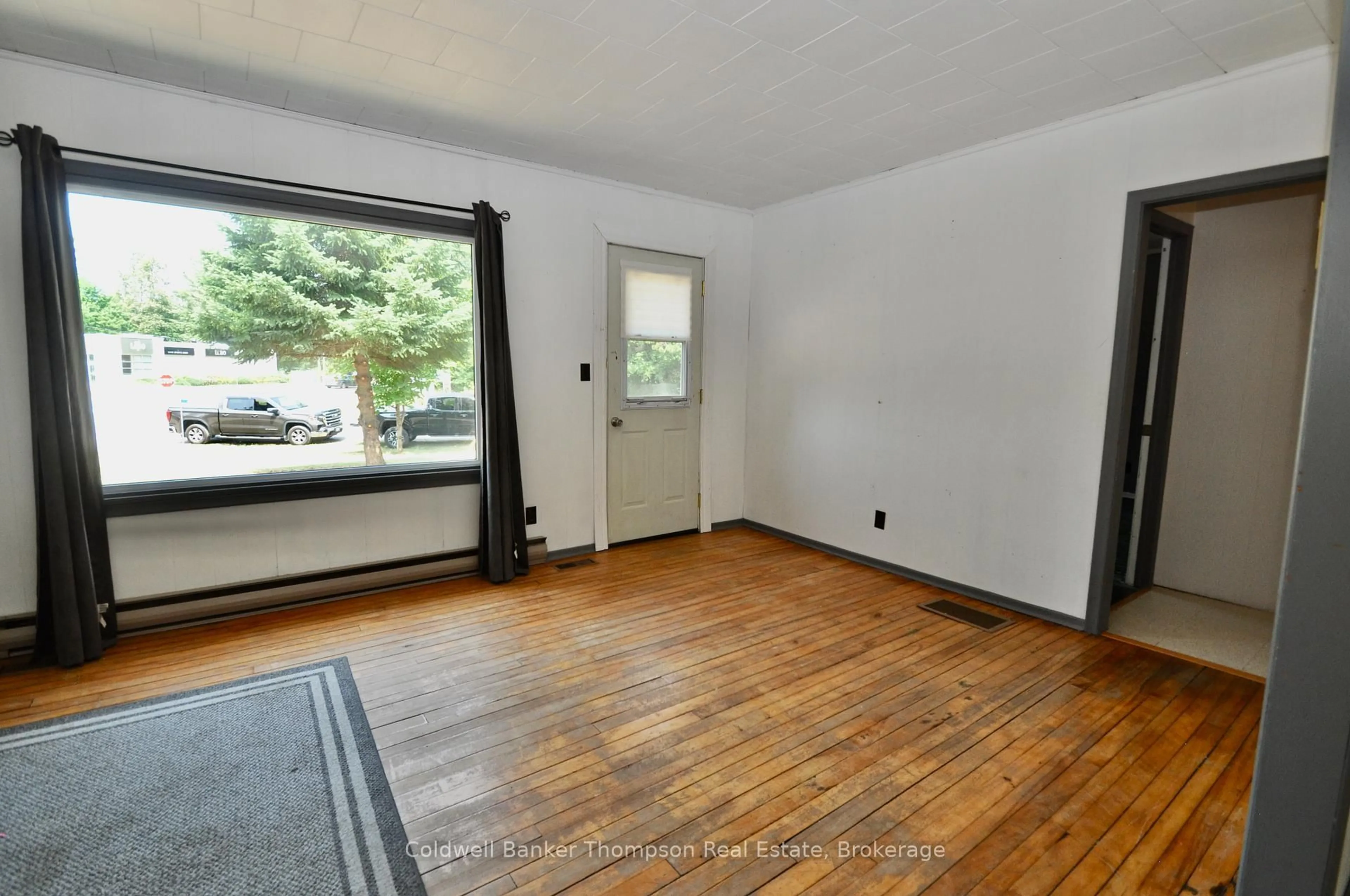A pic of a room for 4 University St, Lake of Bays Ontario P0B 1A0