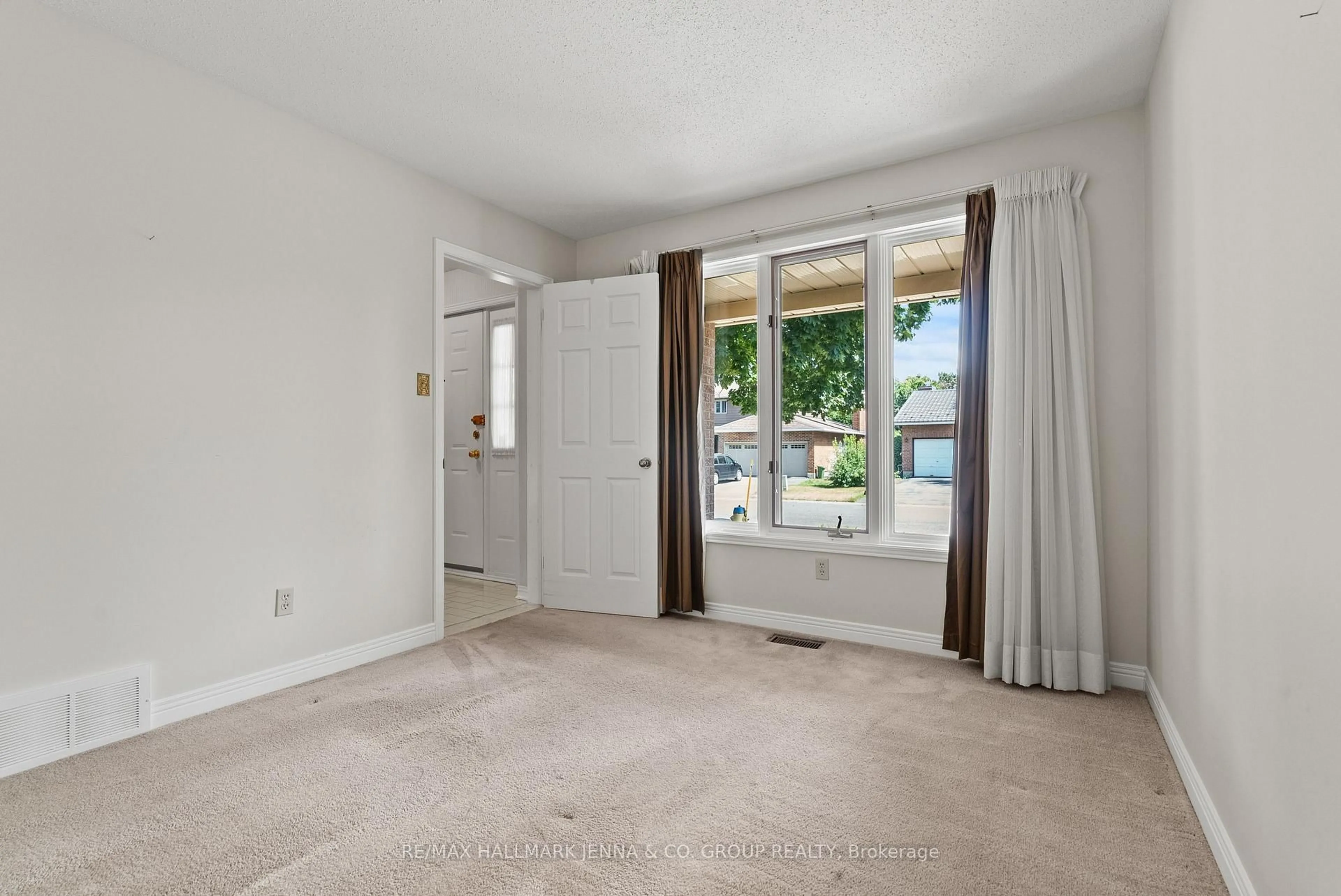 A pic of a room for 28 Pine Bluff Tr, Ottawa Ontario K2S 1E1