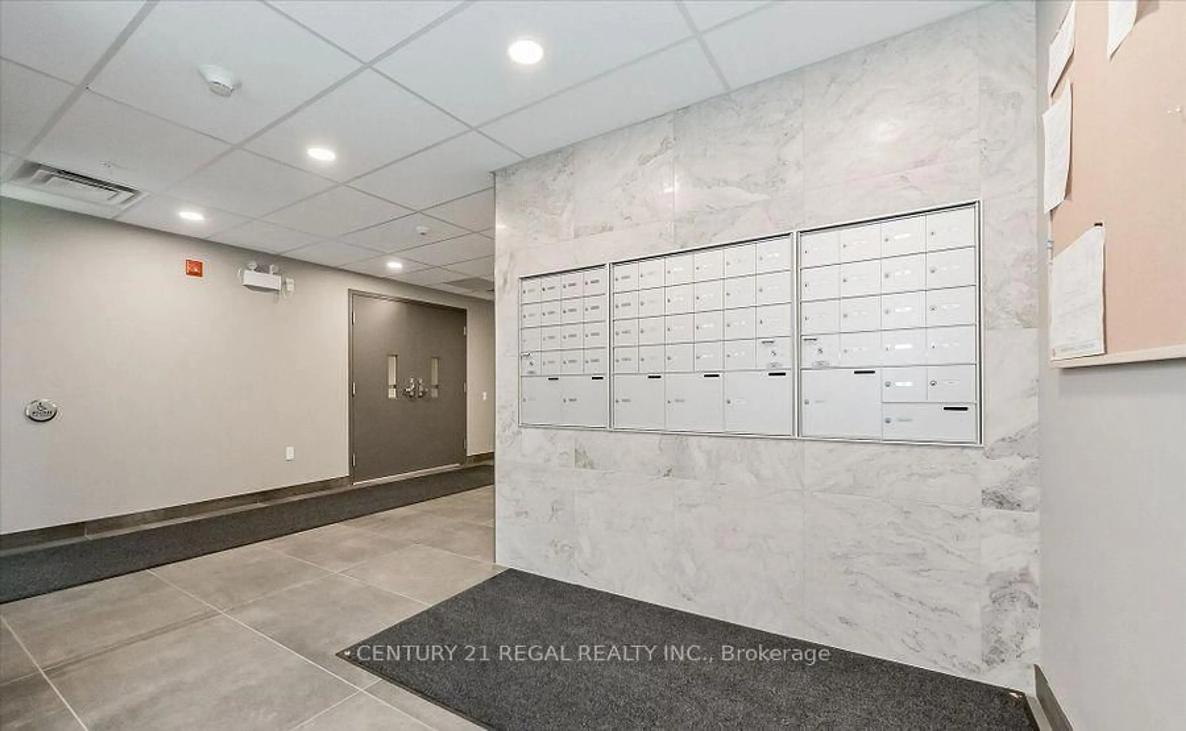Indoor foyer for 99B Farley Rd #414, Centre Wellington Ontario N1M 0J9