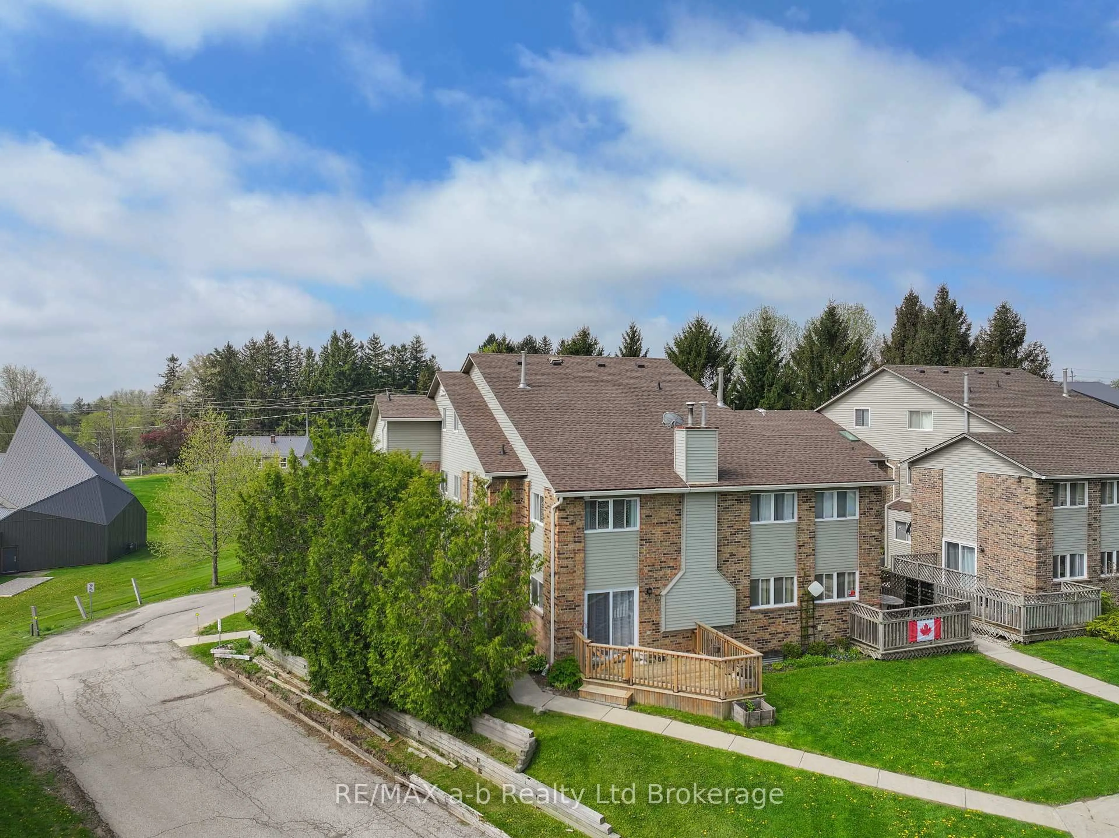 A pic from outside/outdoor area/front of a property/back of a property/a pic from drone, unknown for 19 WREN Crt #8, Tillsonburg Ontario N4G 5K2