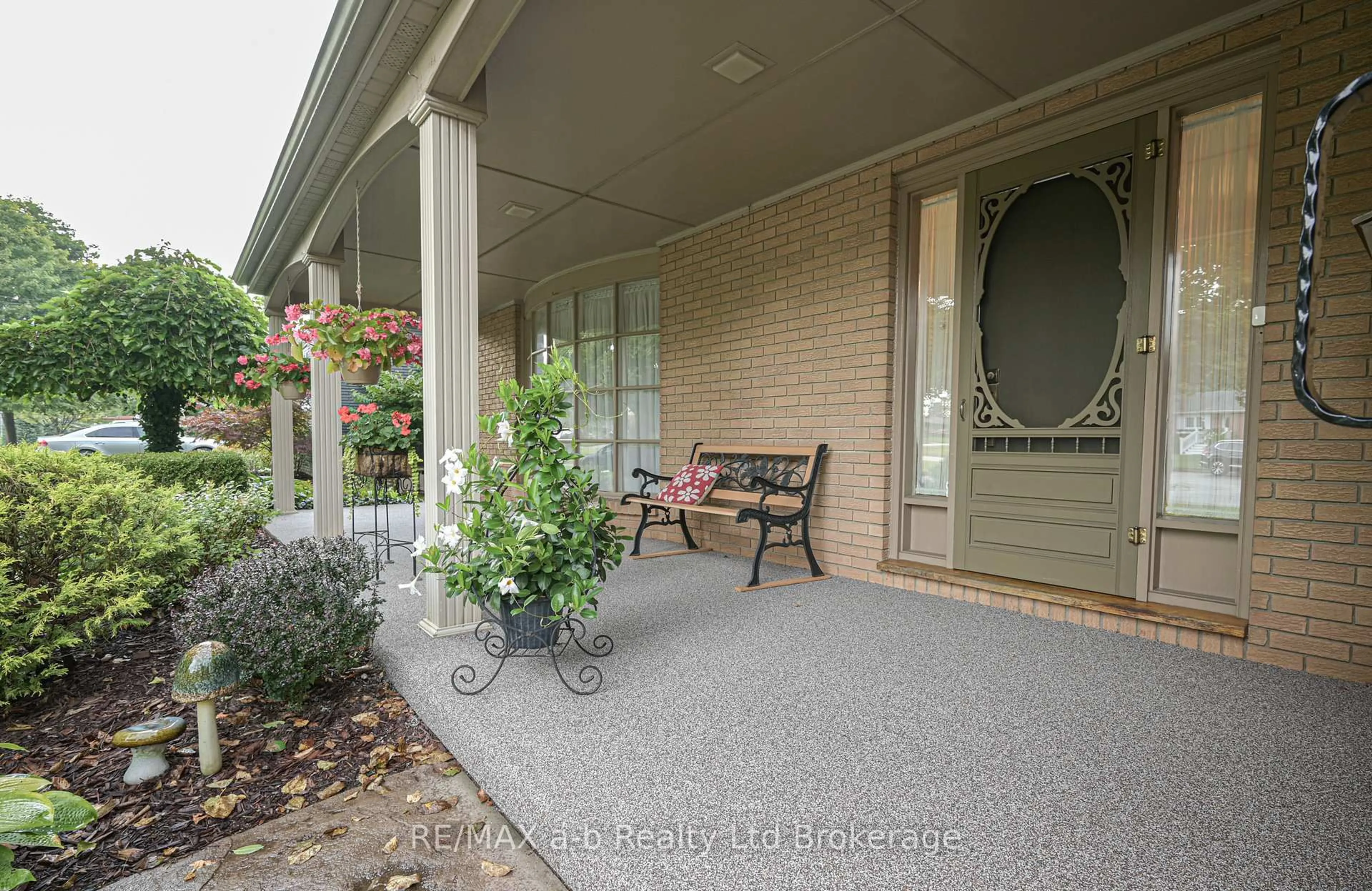 Unknown for 41 Parkwood Dr, Tillsonburg Ontario N4G 2B7