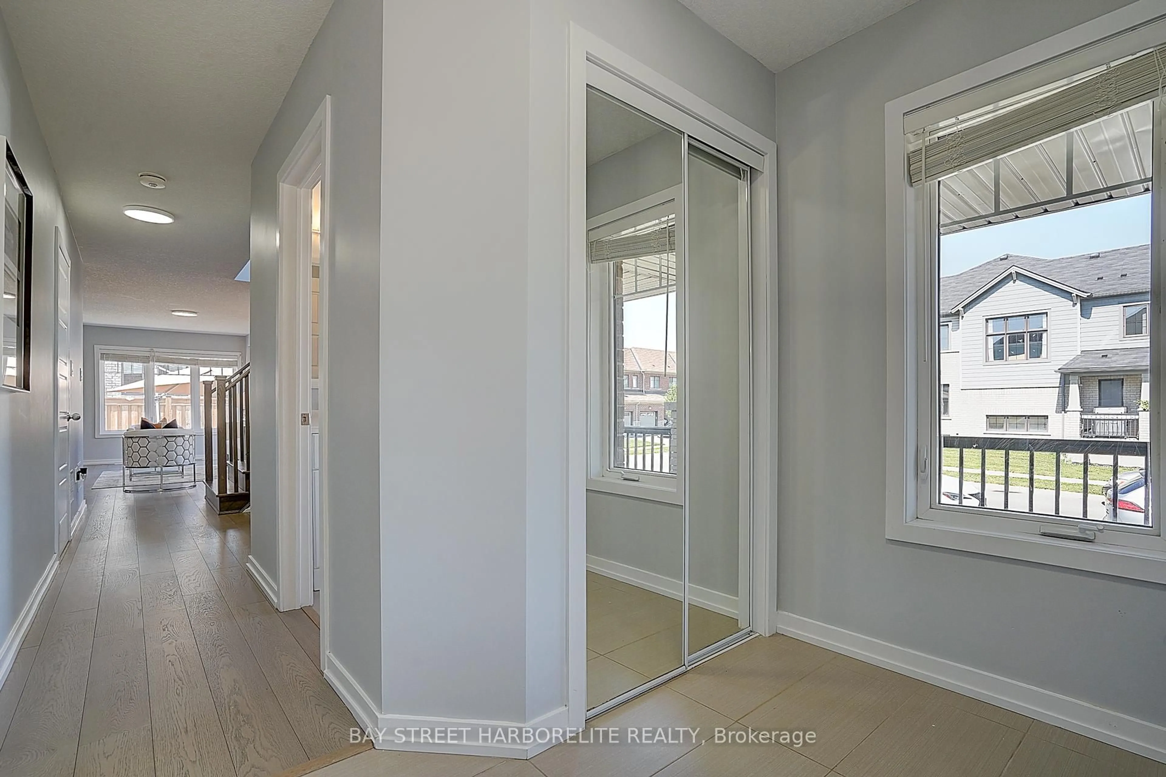 Indoor entryway for 1 Prestwick St, Hamilton Ontario L8J 0K7