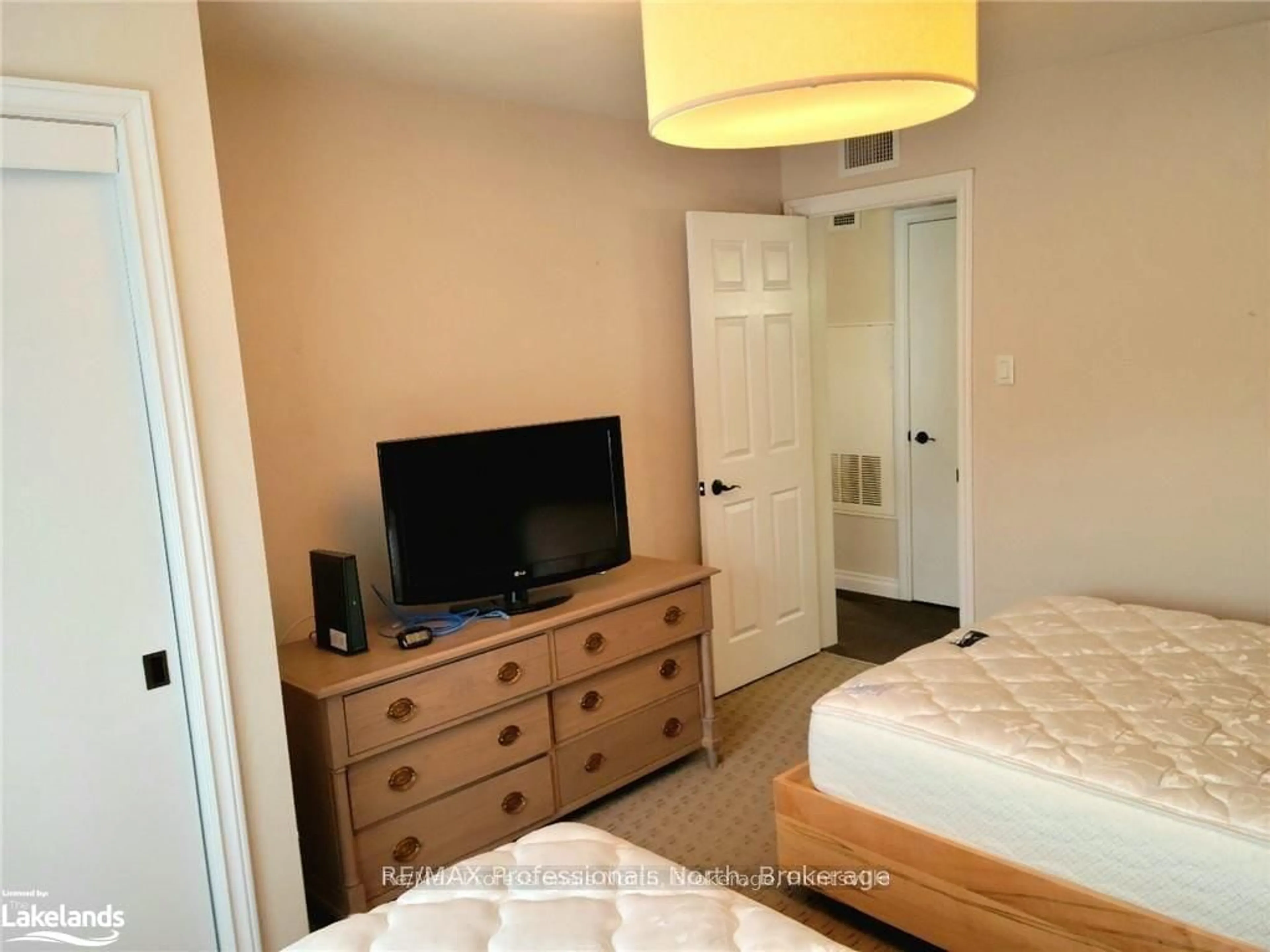 A pic of a room for 1235 Deerhurst Dr #55-301, Huntsville Ontario P1H 2E8
