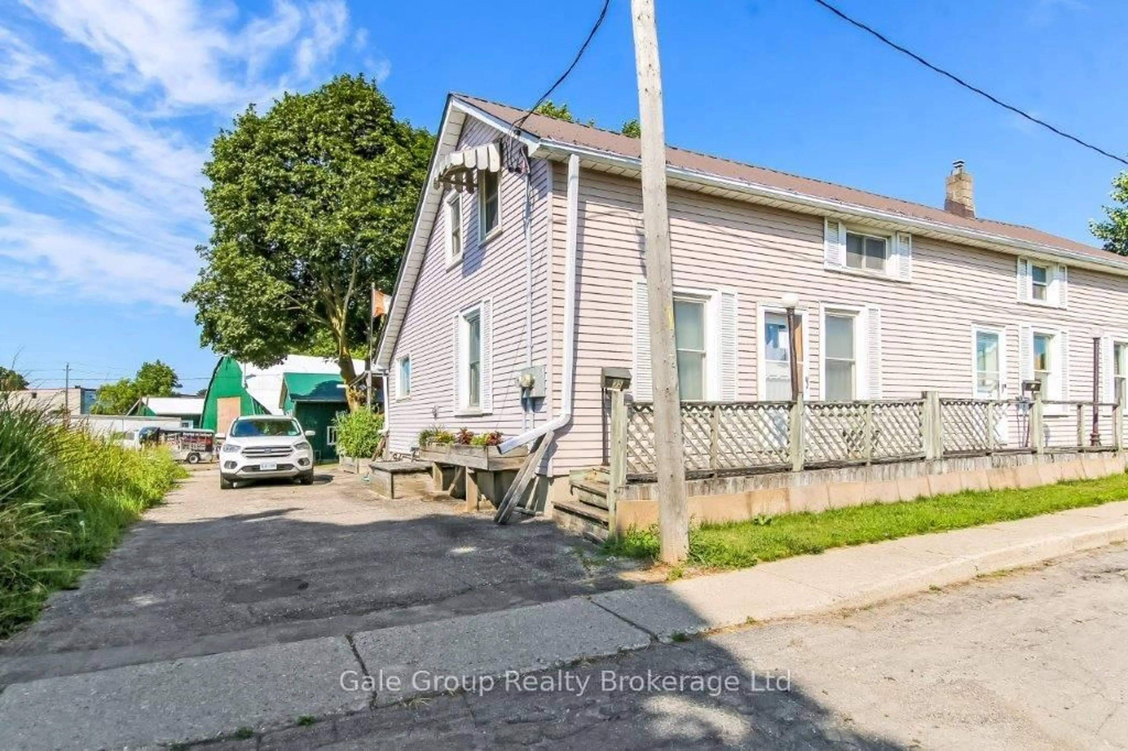 A pic from outside/outdoor area/front of a property/back of a property/a pic from drone, street for 35 Factory St, Woodstock Ontario N4S 3R8