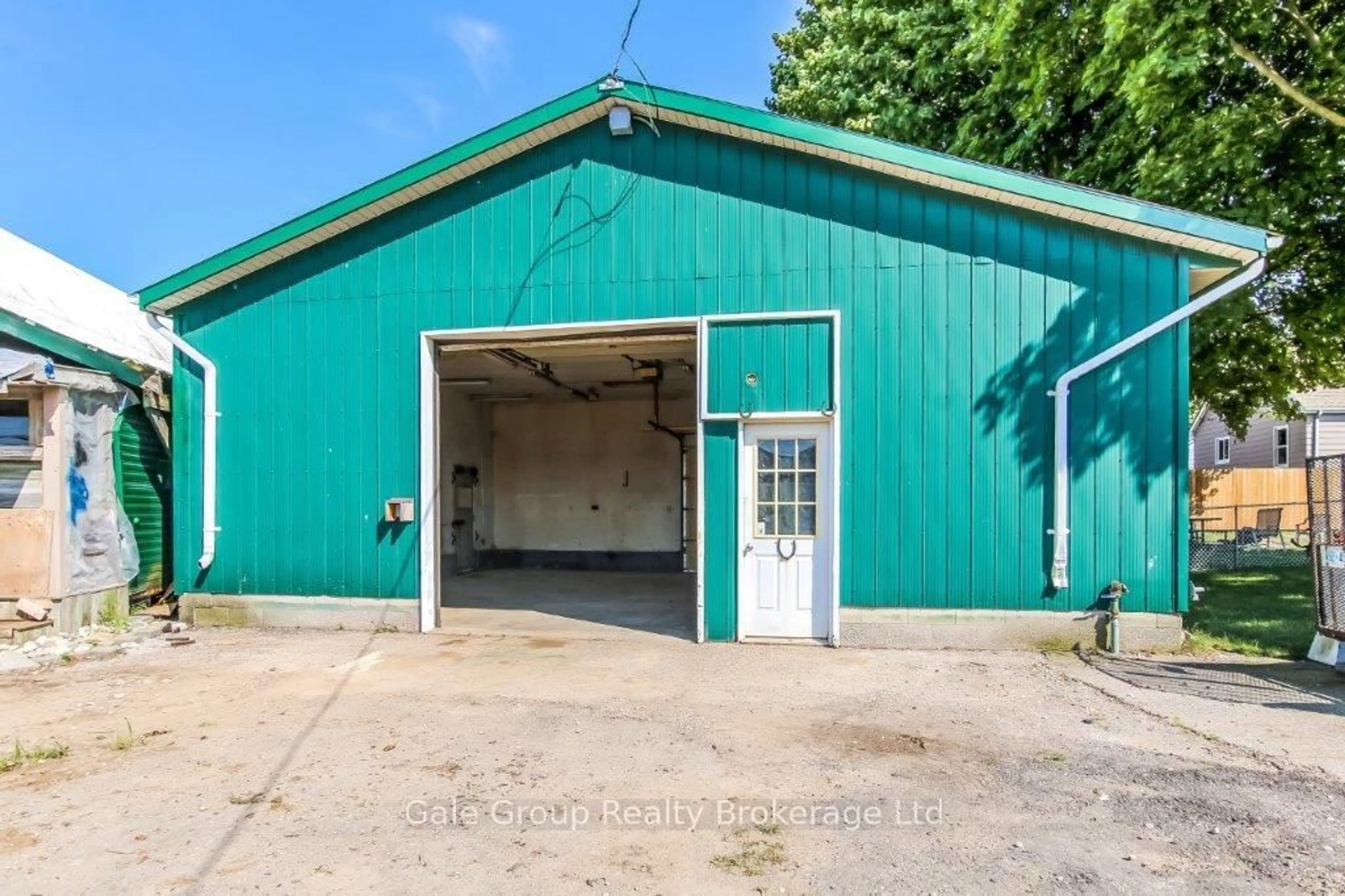 Indoor garage for 35 Factory St, Woodstock Ontario N4S 3R8