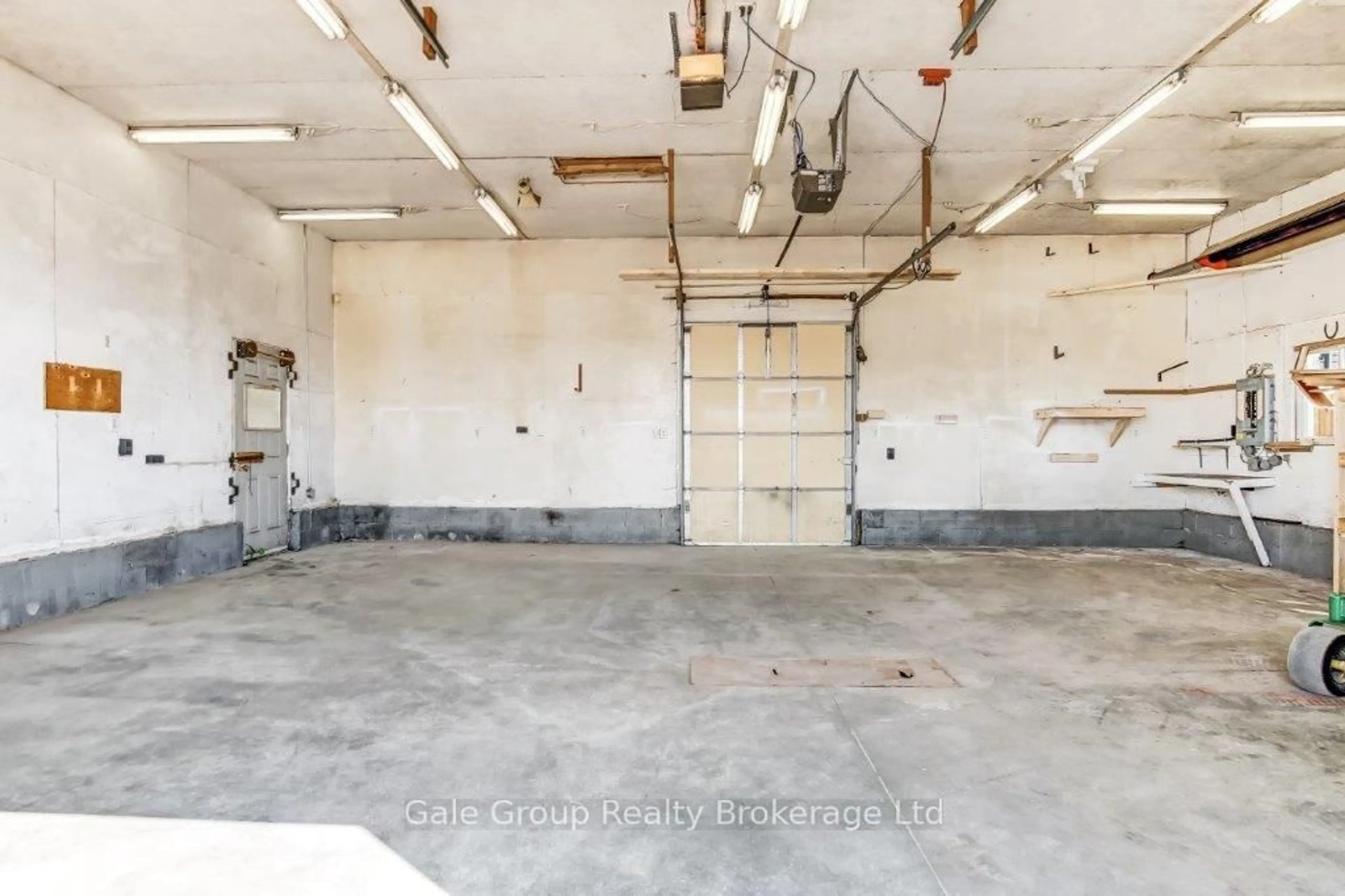 Indoor garage for 35 Factory St, Woodstock Ontario N4S 3R8