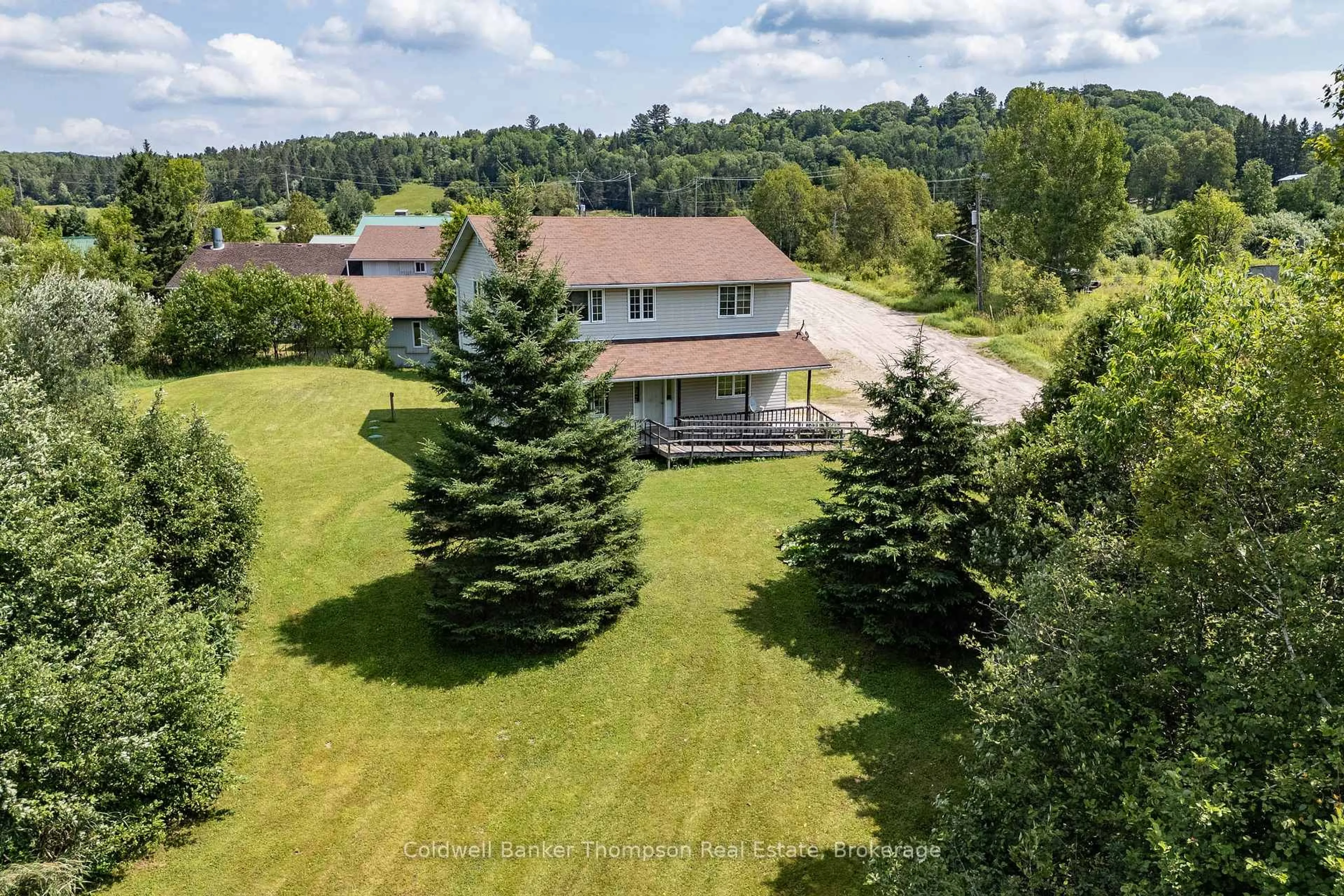 A pic from outside/outdoor area/front of a property/back of a property/a pic from drone, unknown for 565 High St, Burk's Falls Ontario P0A 1C0