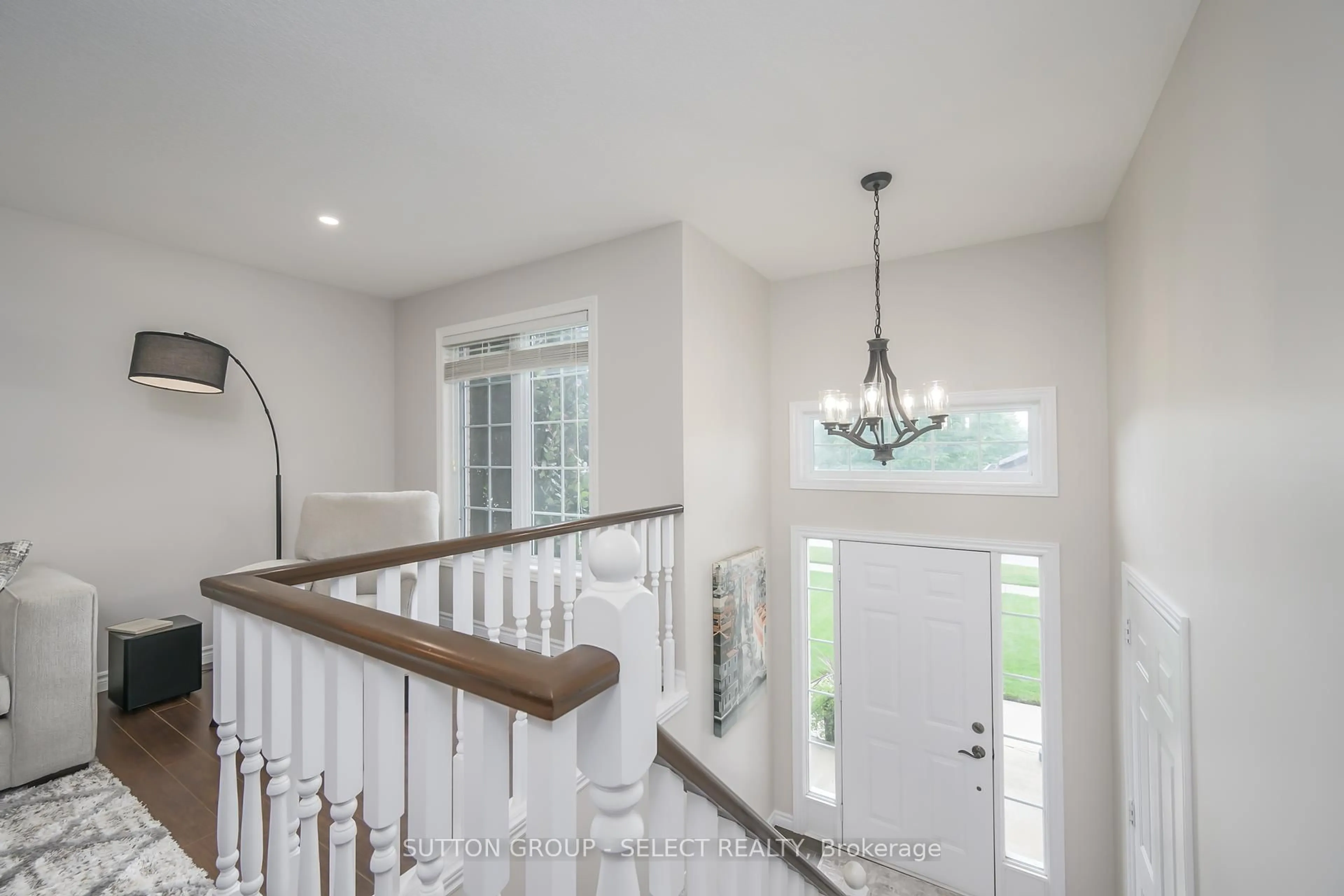 Indoor entryway for 83 MIDDLESEX Dr, Strathroy-Caradoc Ontario N7G 4G5