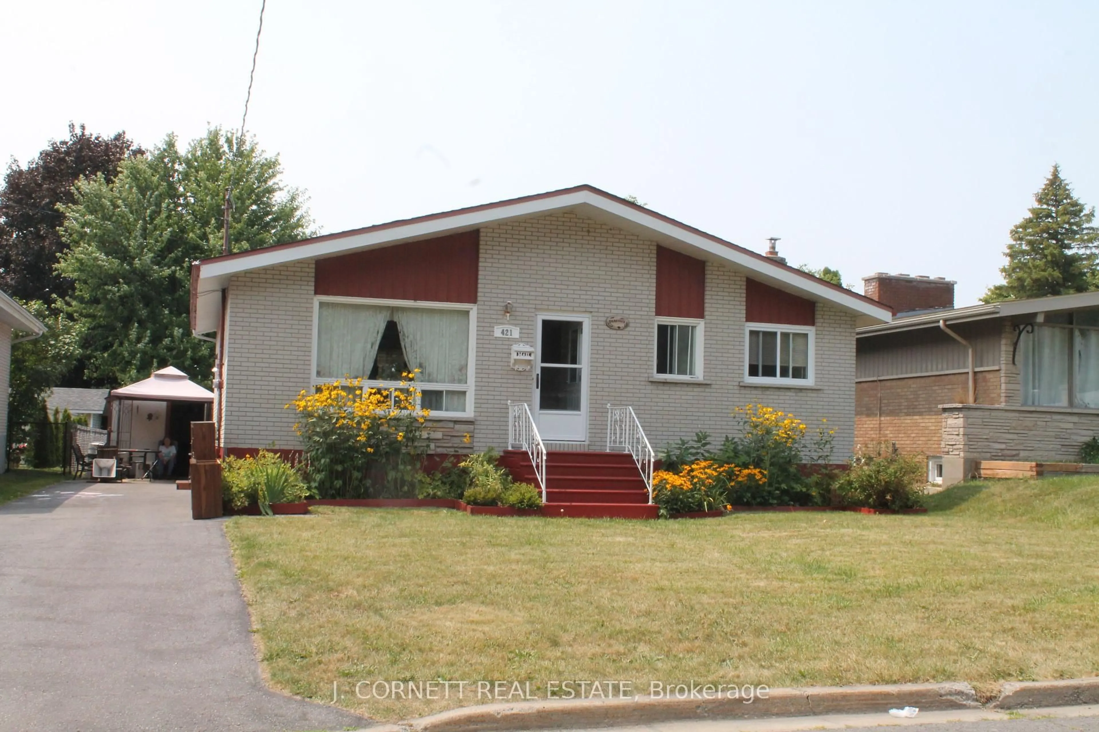 Home with vinyl exterior material, street for 421 Bellevue Cres, Cornwall Ontario K6H 5M8