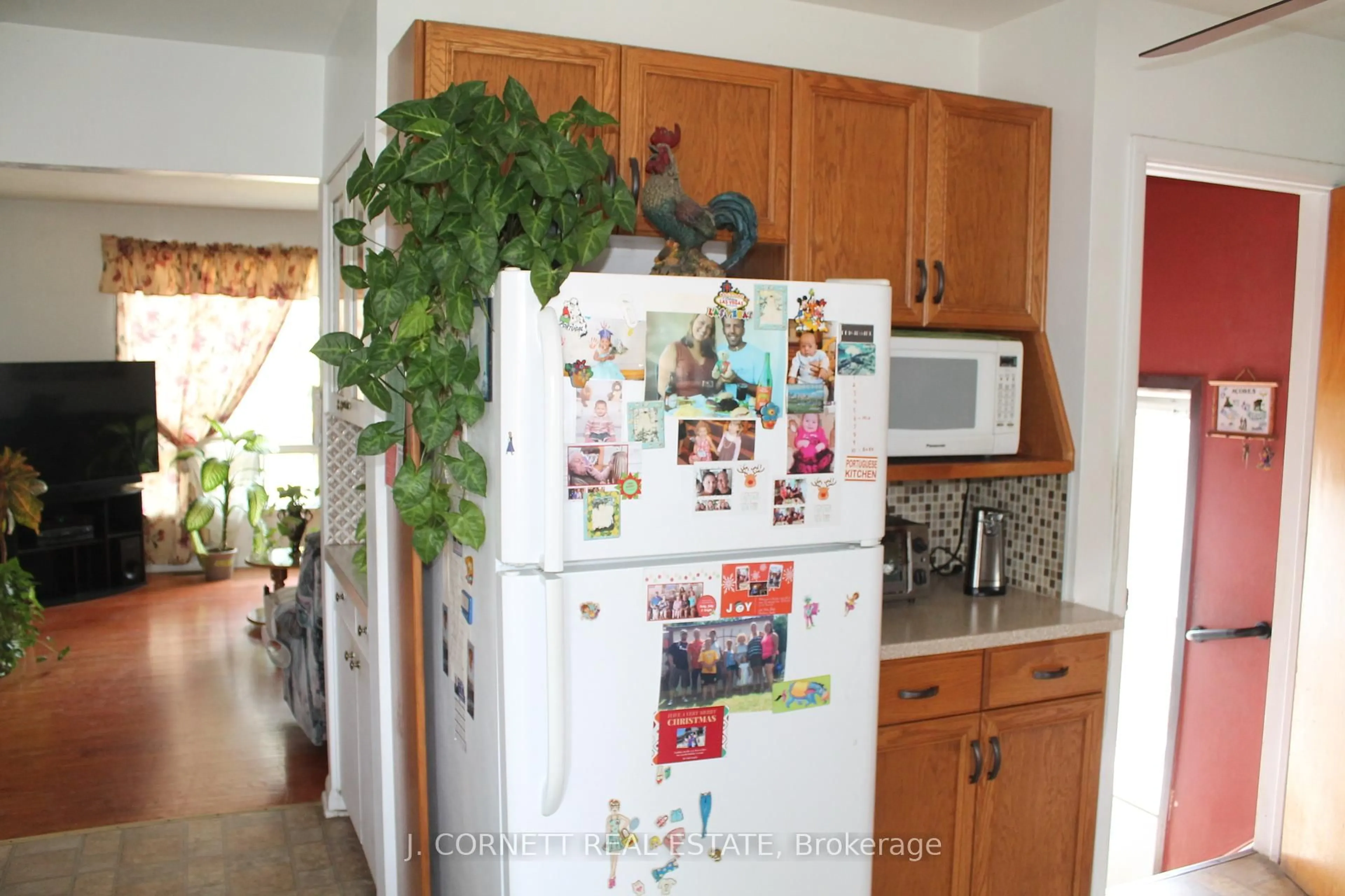 Standard kitchen, unknown for 421 Bellevue Cres, Cornwall Ontario K6H 5M8