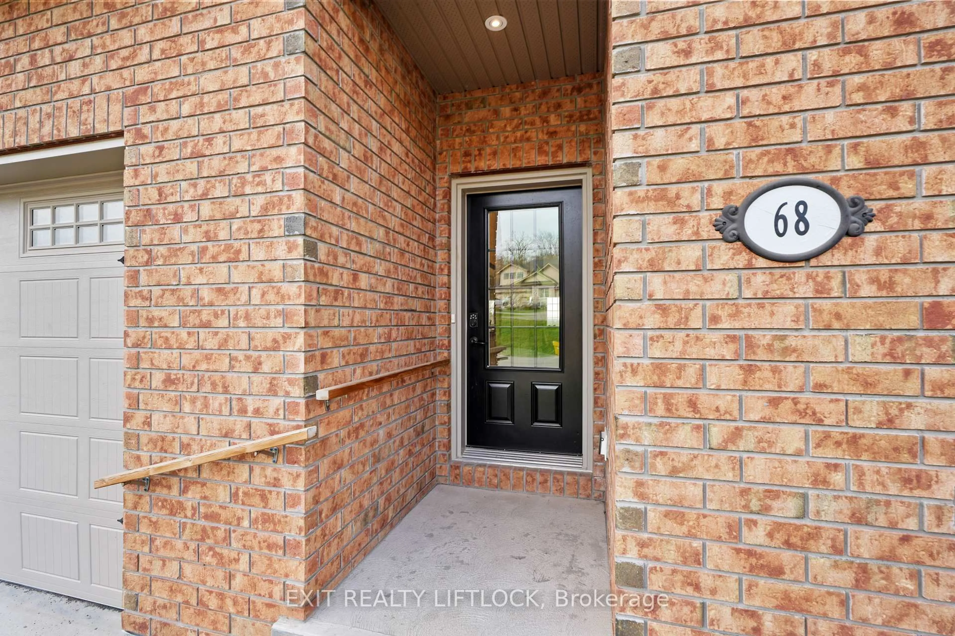 Indoor entryway for 68 Blossom Crt #10, Trent Hills Ontario K0K 3K0