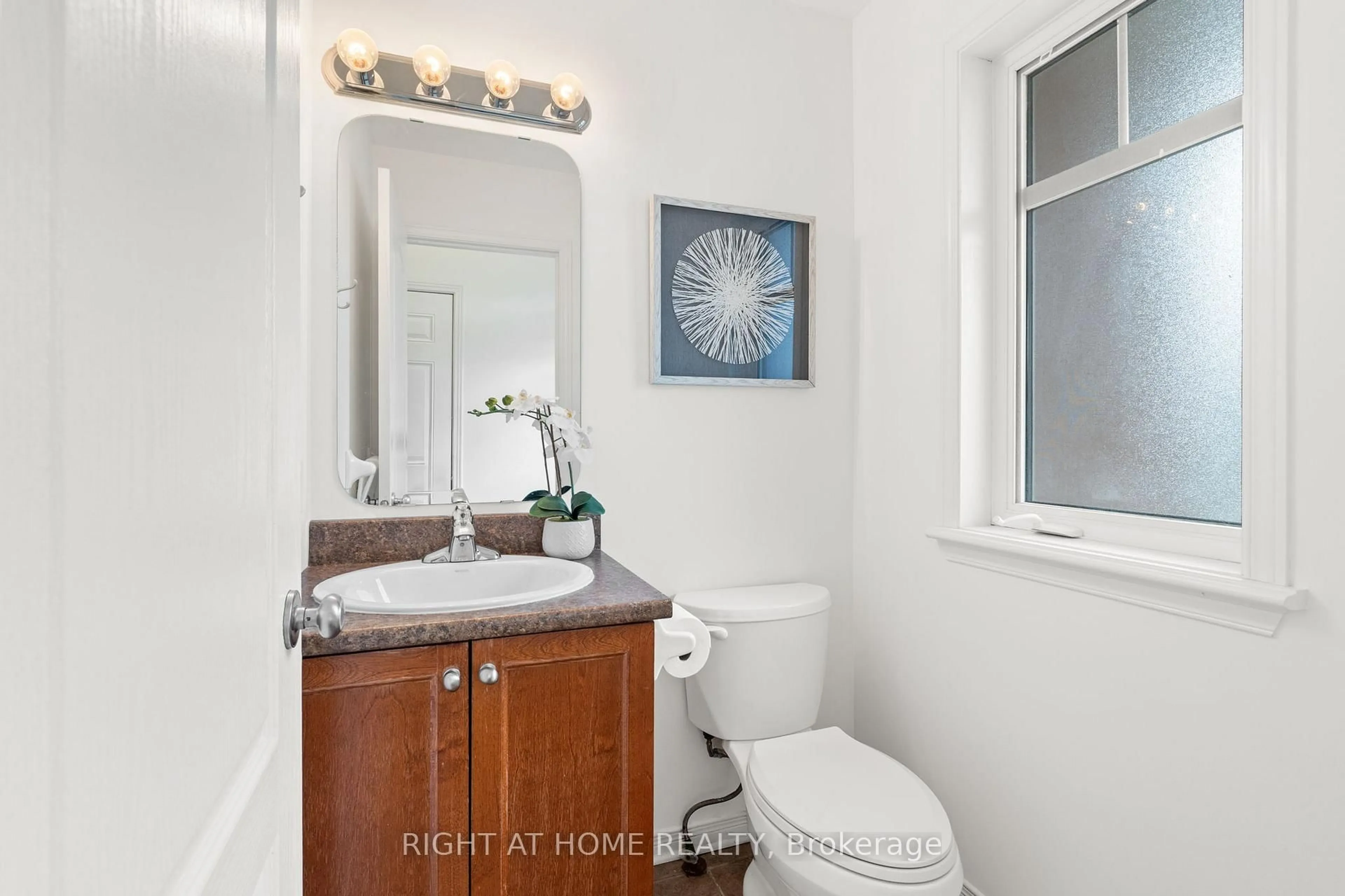 Standard bathroom, ceramic/tile floor for 206 CALAVERAS Ave, Ottawa Ontario K2J 5K5