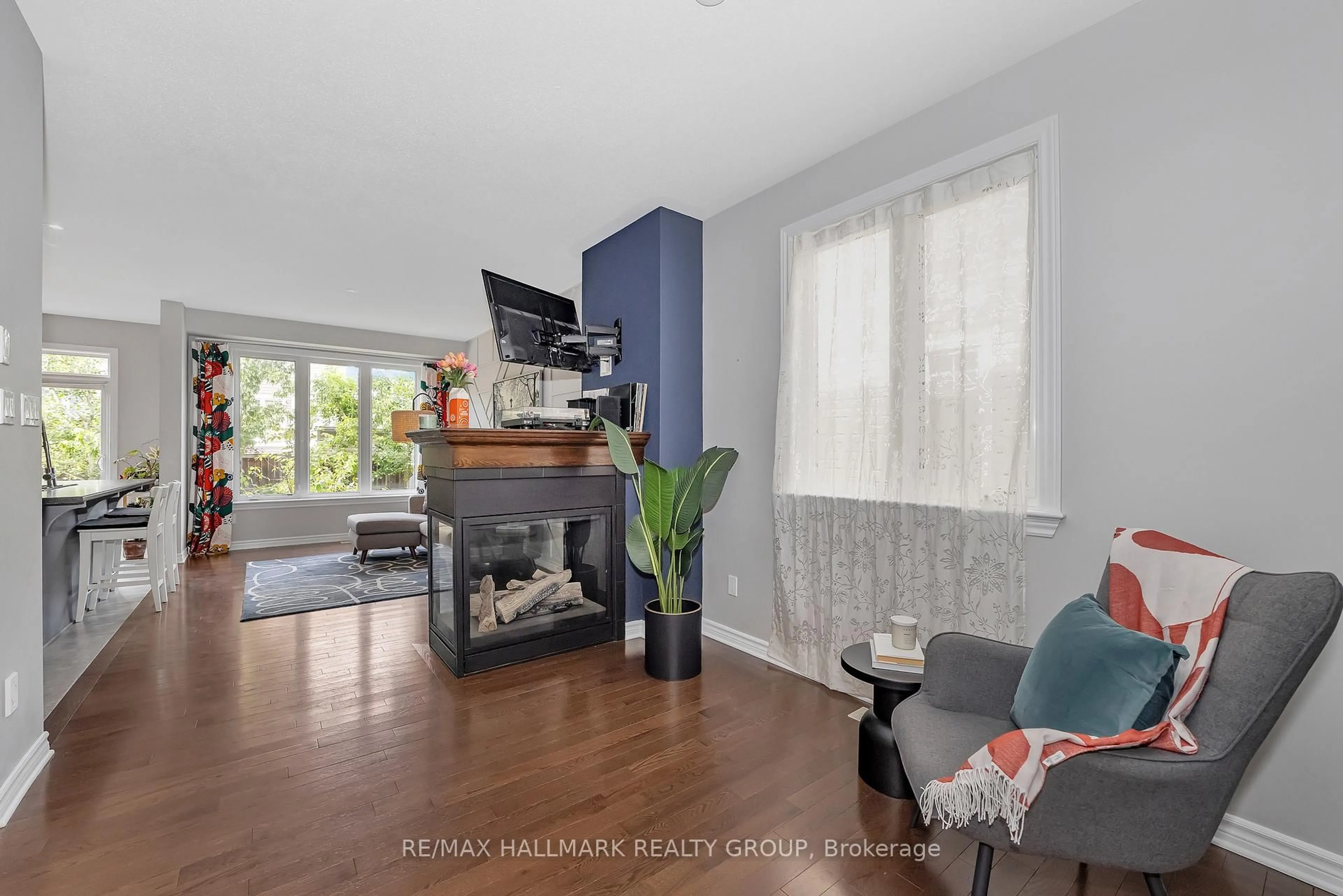 Living room with furniture, unknown for 771 Hazelnut Cres, Ottawa Ontario K1T 3T8