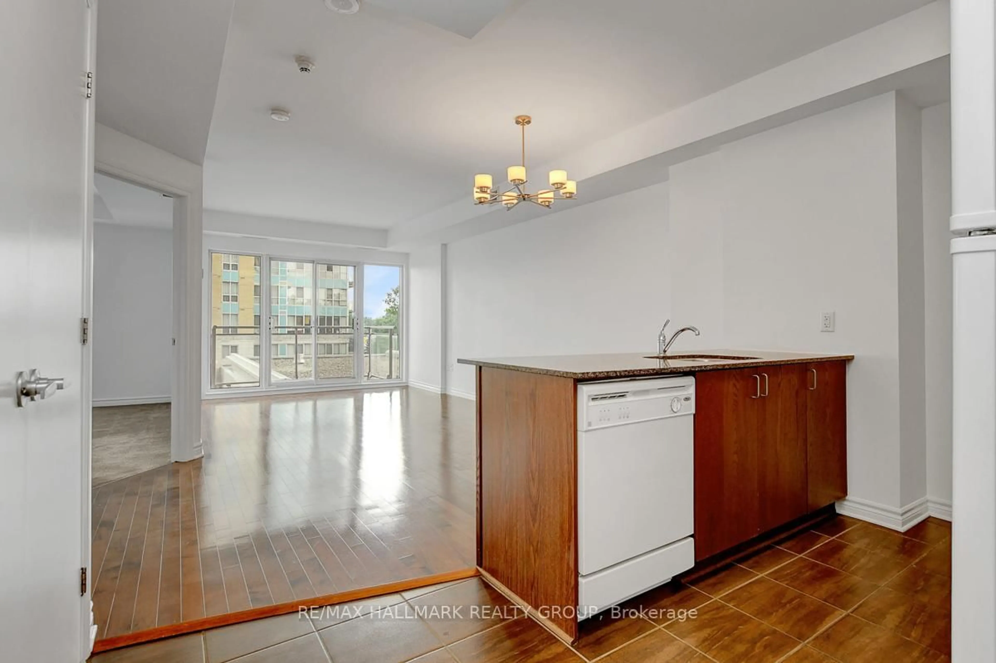Standard kitchen, unknown for 70 Landry St #303, Ottawa Ontario K1L 0A8